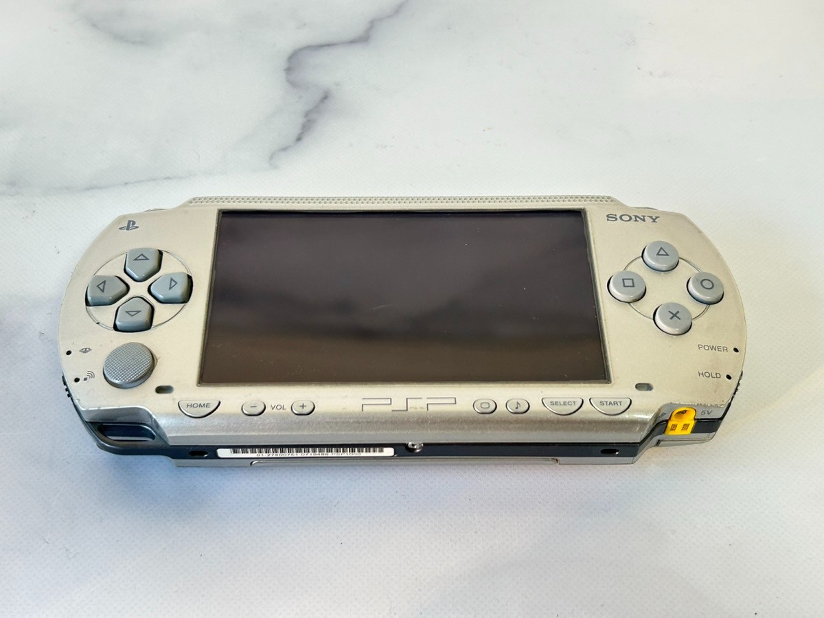 Sony PSP-1000 2000 3000 Console region free / Charger + Battery + Memory Stick