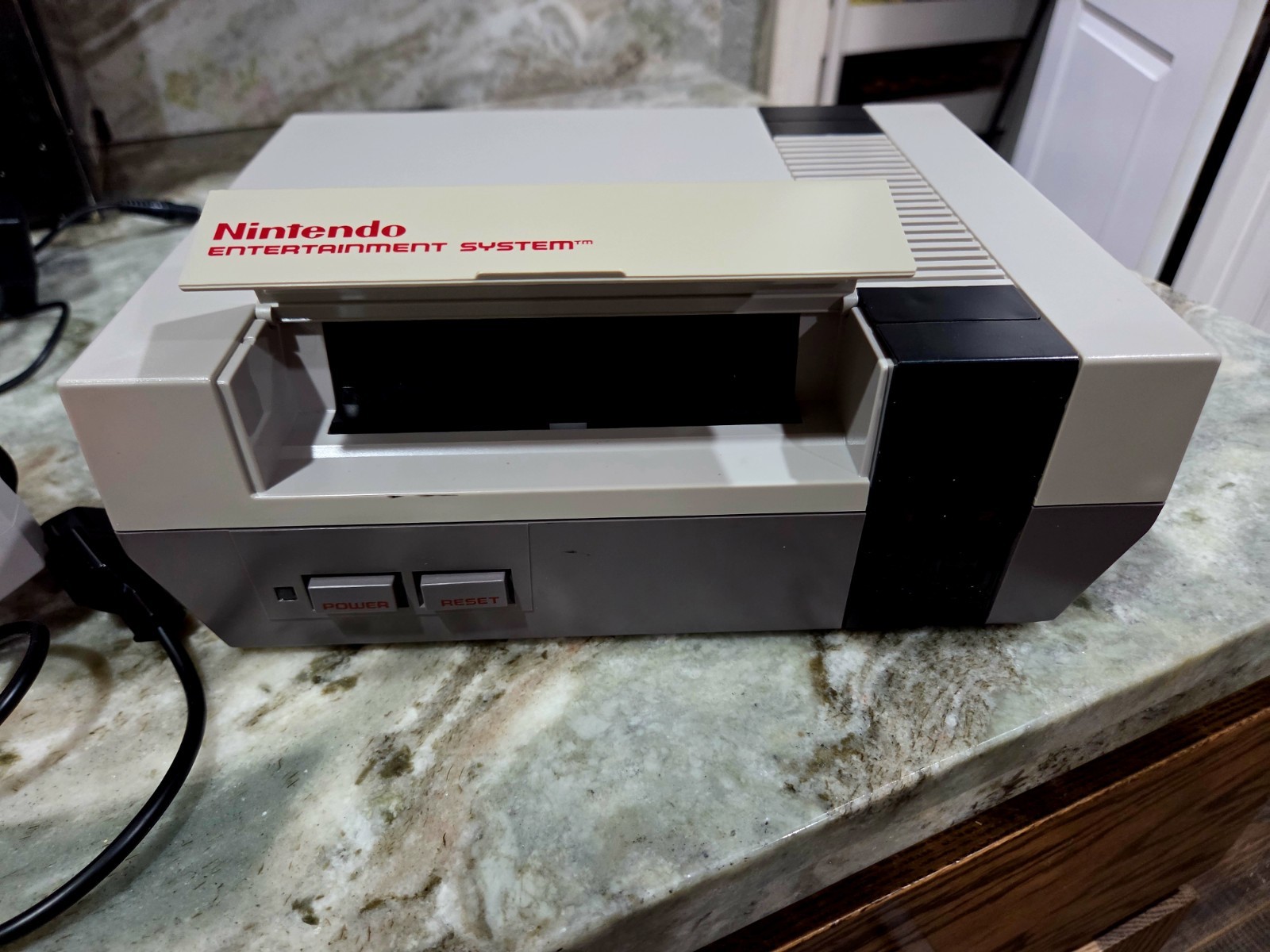 Nintendo NES Action Set Console Zapper Light Gun Duck Hunt Mario Controllers