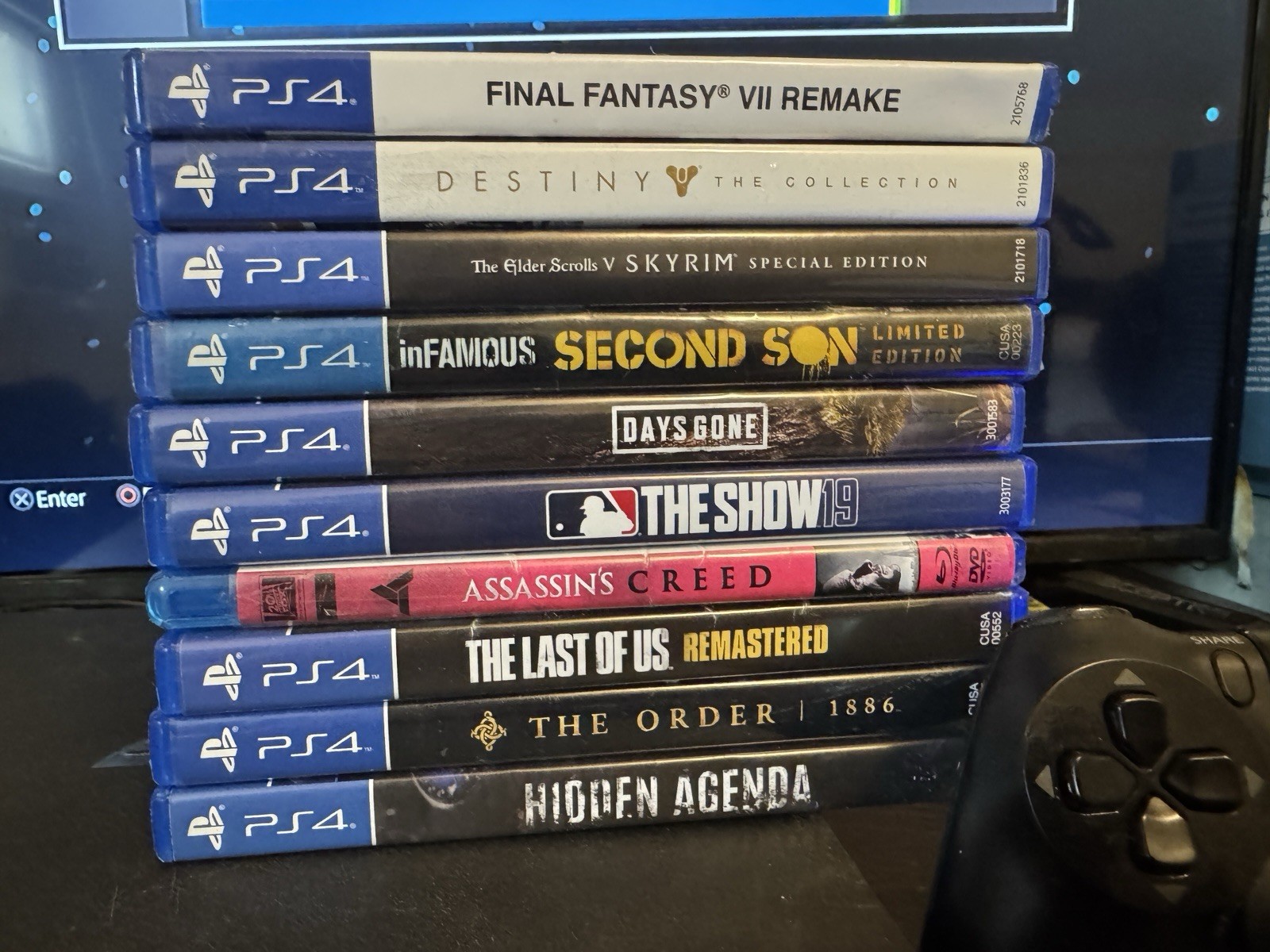 Sony PlayStation 4 Pro 1TB + 8 Games + Controller (Last Of Us, The Order 1886)