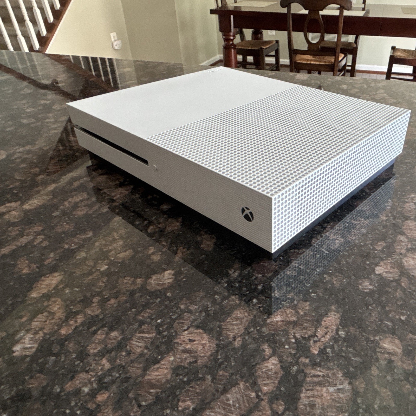 Microsoft Xbox One S 1TB White 4K UHD Wi-Fi HDMI w/ New Wireless Controller