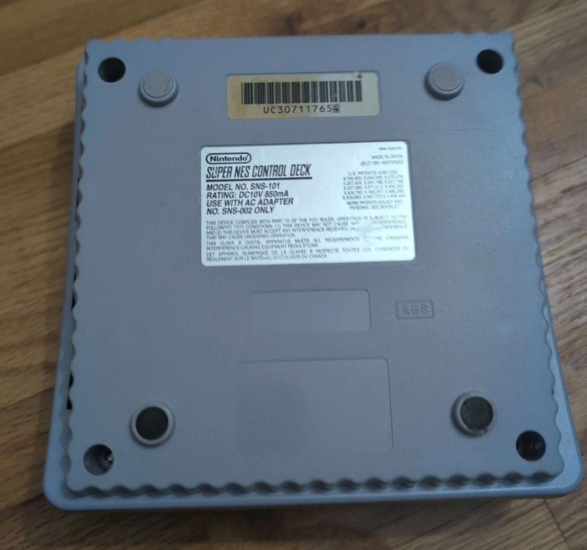 Nintendo SNES 512MB Grey Console SNS-101. W/ power , AV hook up and control.
