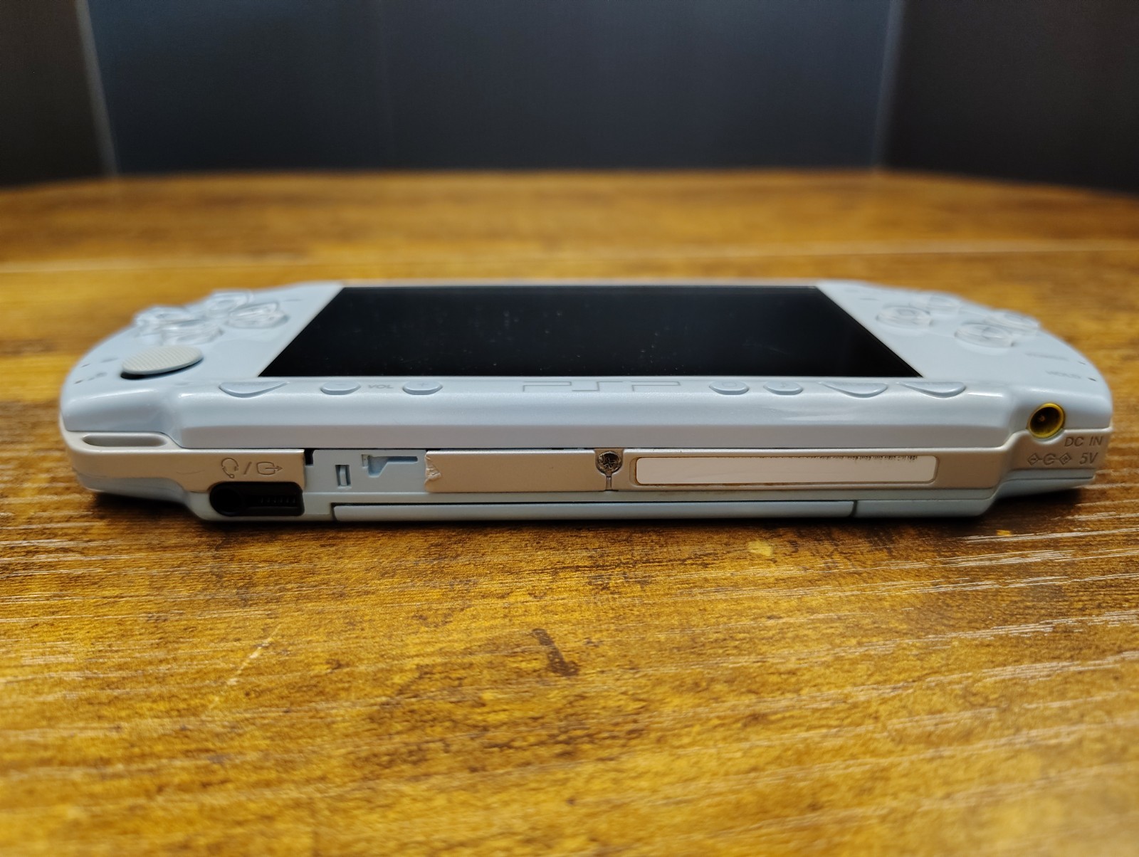 SILVER Sony PSP 2000 System Bundle With Games, Movies, And Cases