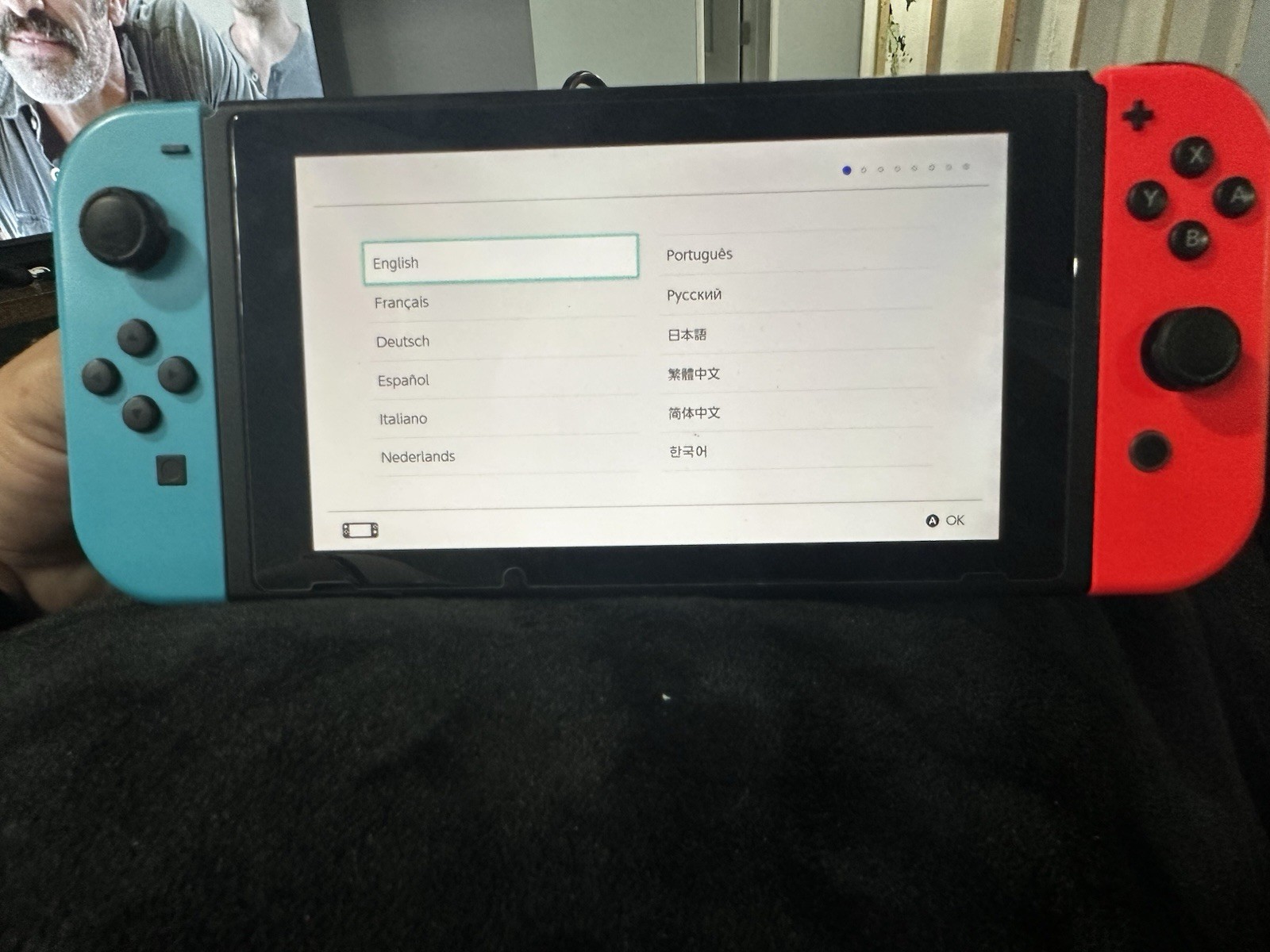 Nintendo Switch 32GB Neon Blue/Red Joy-Con Dock Case 5 Games Wi-Fi 1080p