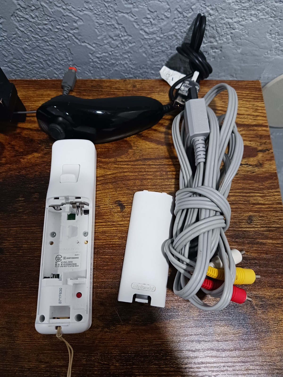 Nintendo Wii RVL-101 Black Console Bundle New Super Mario Bros Wii GameCube