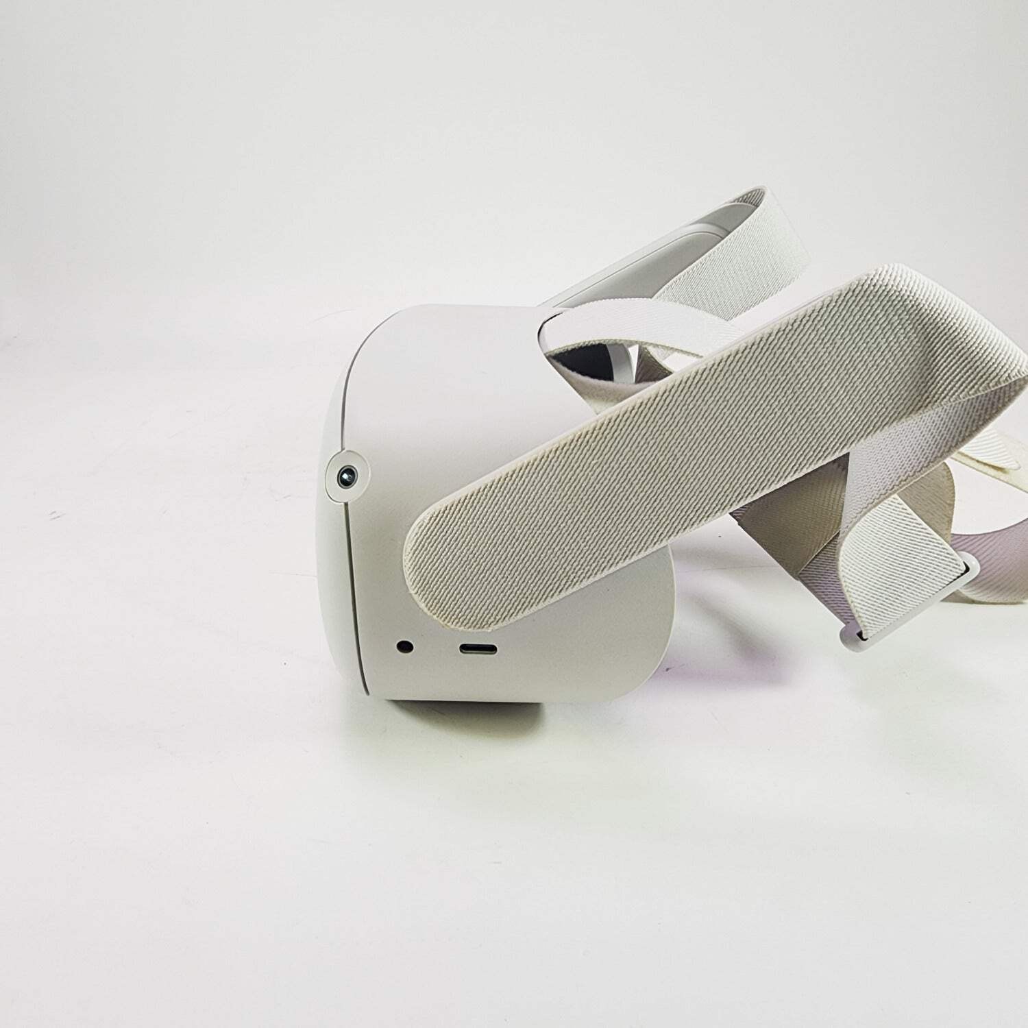 Oculus Quest 2 64GB Standalone All-in-One VR Headset KW49CM