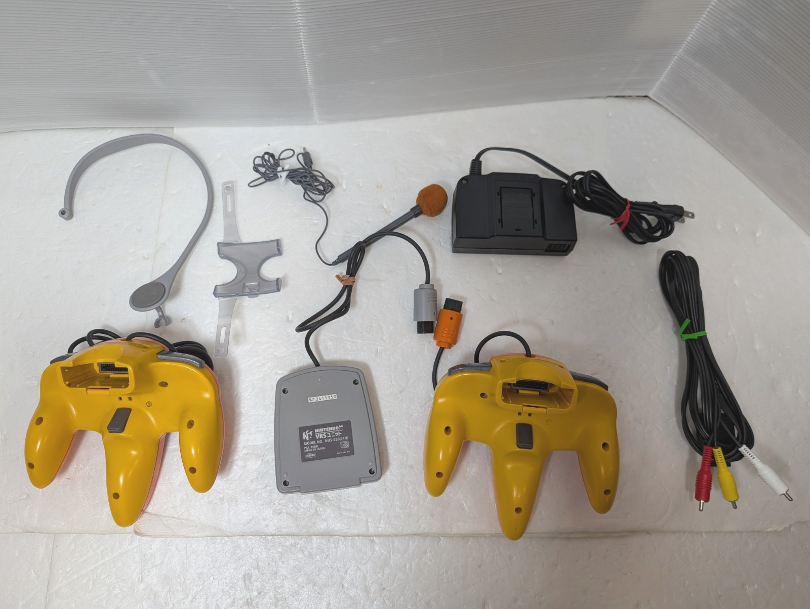 Nintendo 64 Pokemon Pikachu Region Free Console 2Controllers N64 japan