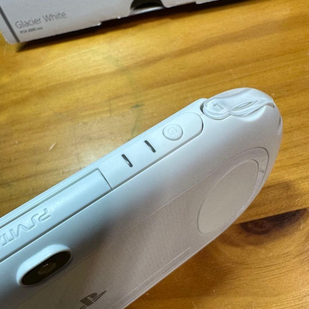 PSVita 2000 Console Glacier White 6254 From Japan