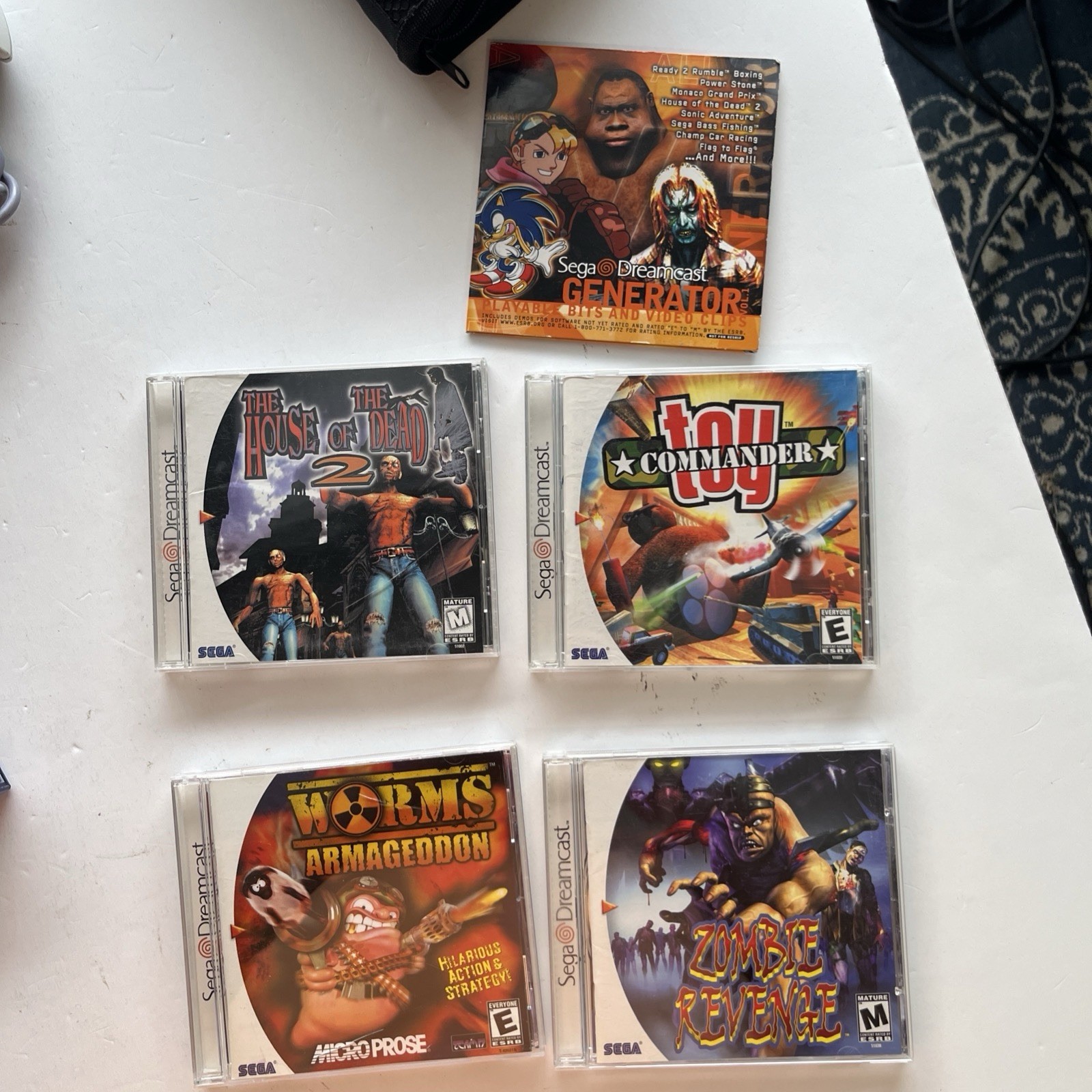 Sega Dreamcast HKT-3020 White Console Bundle Game Lot Multiple Accessories