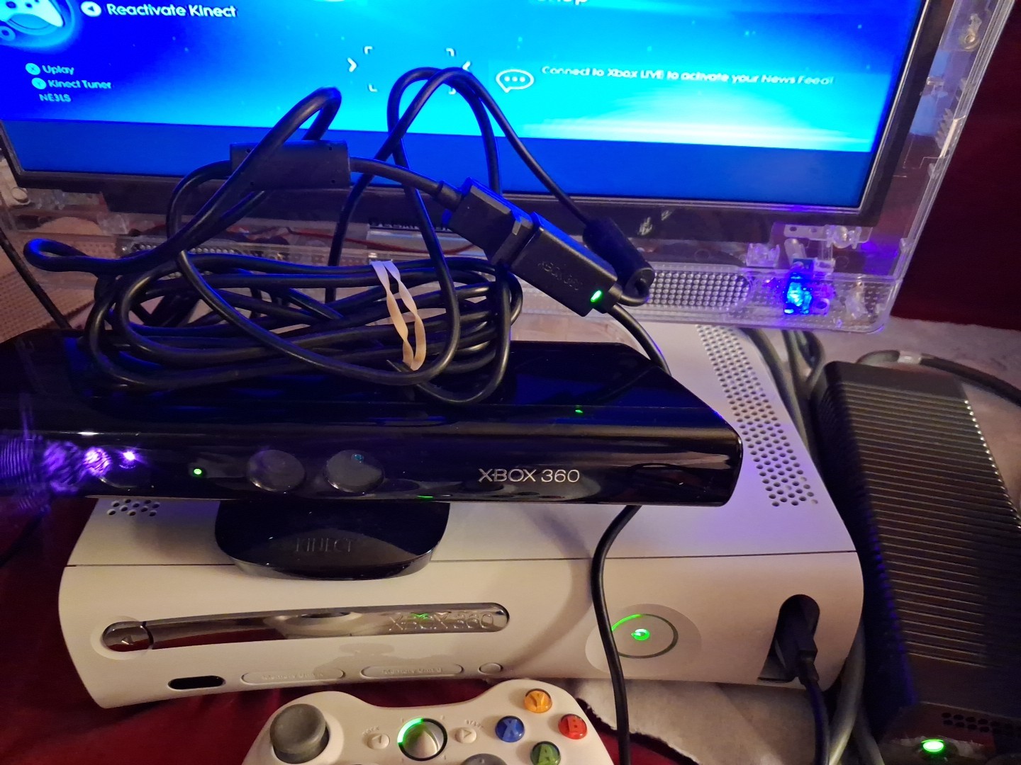 XBox 360 Pro White Console W/kinect Sensor 2 Controllers Play&charge Set In Box