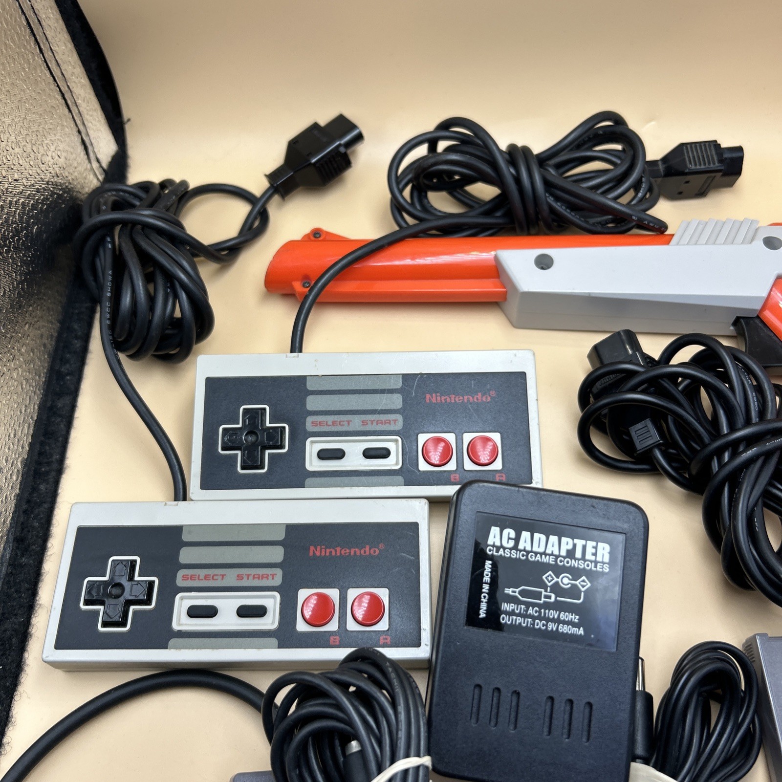 Nintendo Entertainment System NES Action Set CIB Box With Zapper And Game