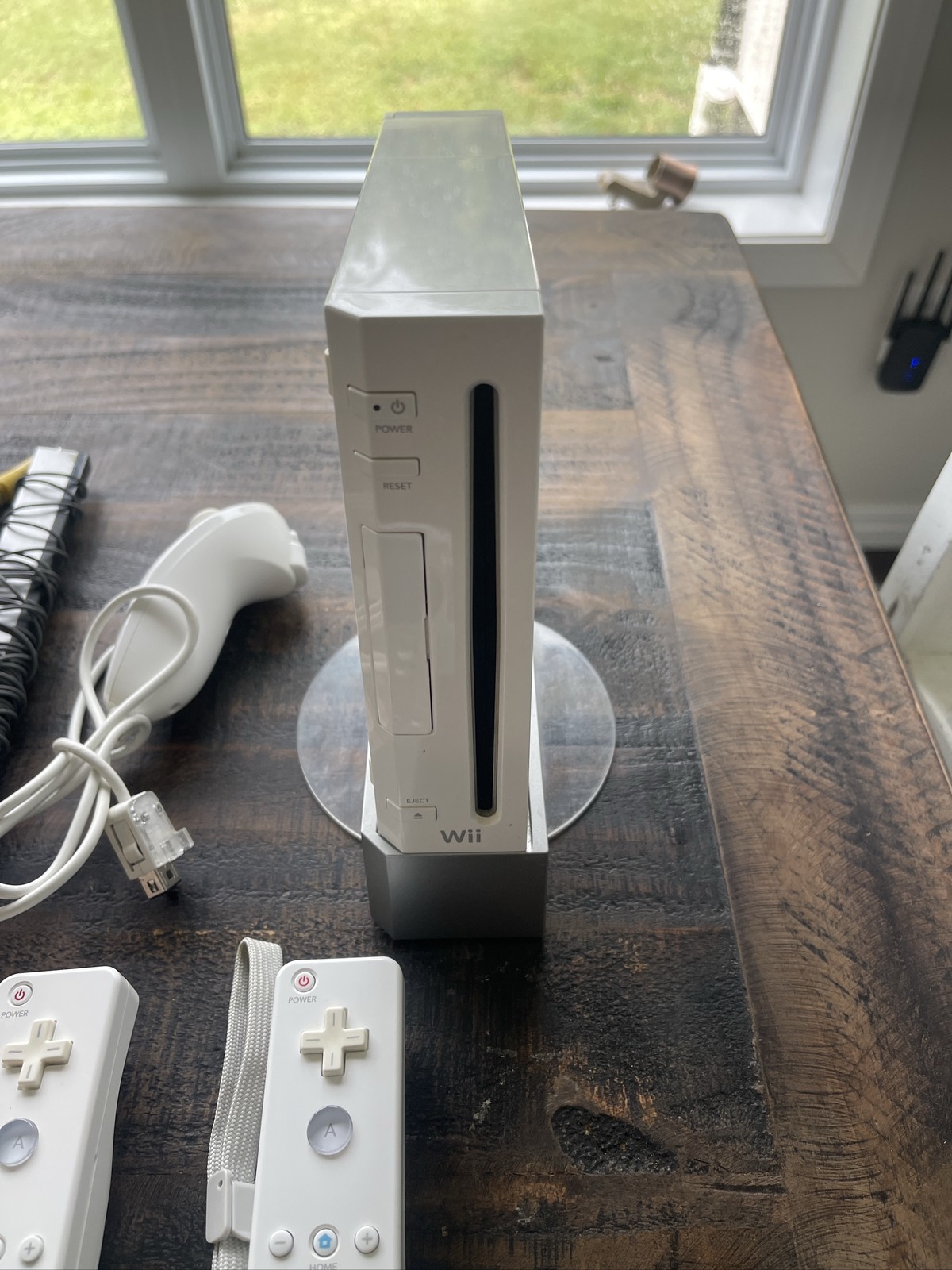 Nintendo Wii RVL-001 White Console Bundle 3 Controllers Nunchuck Wii Sports