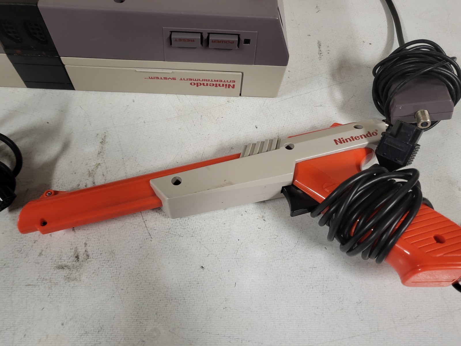NES Nintendo Console Bundle with – Controller Zapper and Cables WORKS! *READ*