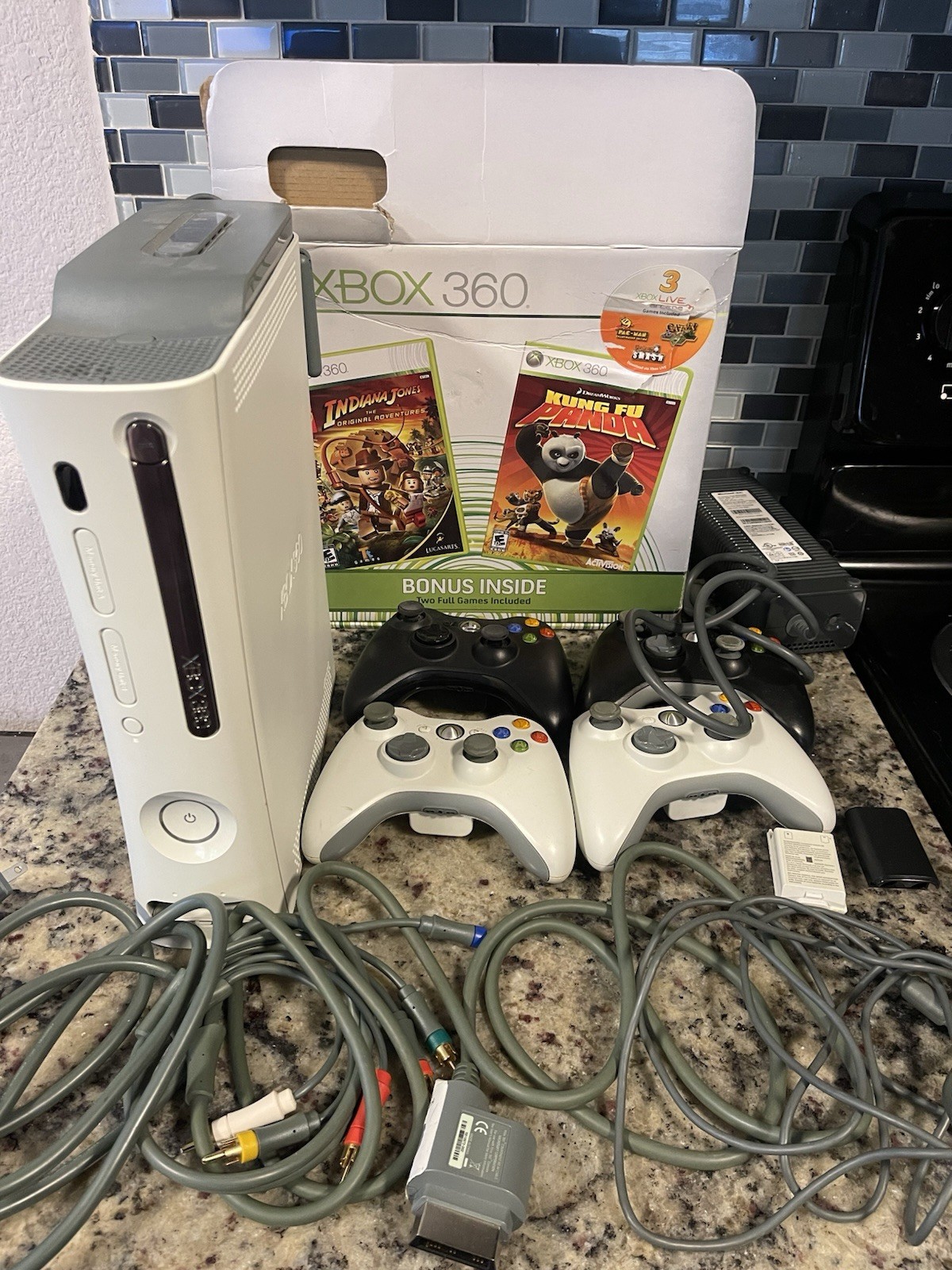 Microsoft Xbox 360 Pro System Value Bundle 60GB WORKNG NO GAMES