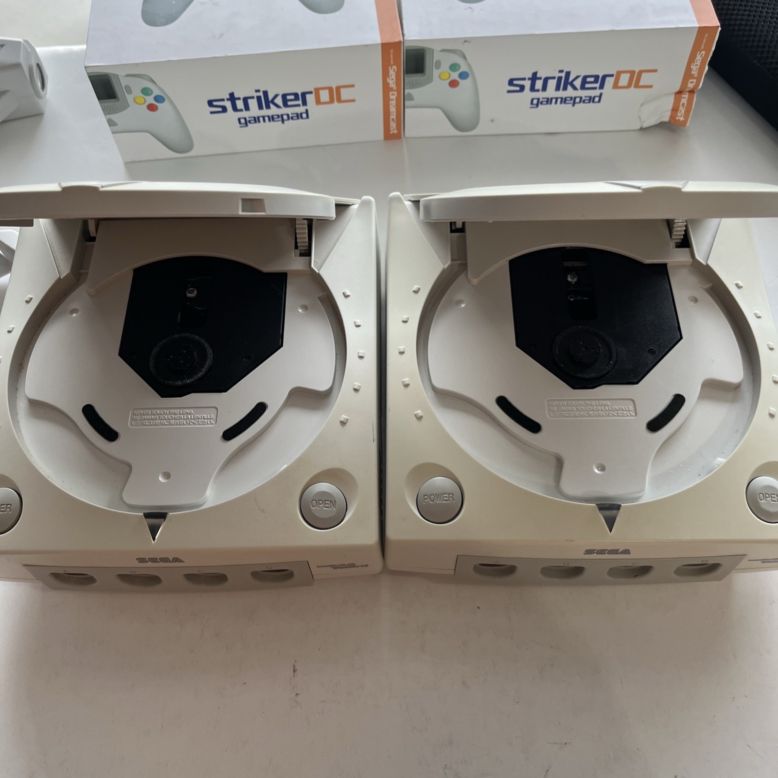Sega Dreamcast HKT-3020 White Console Bundle Game Lot Multiple Accessories