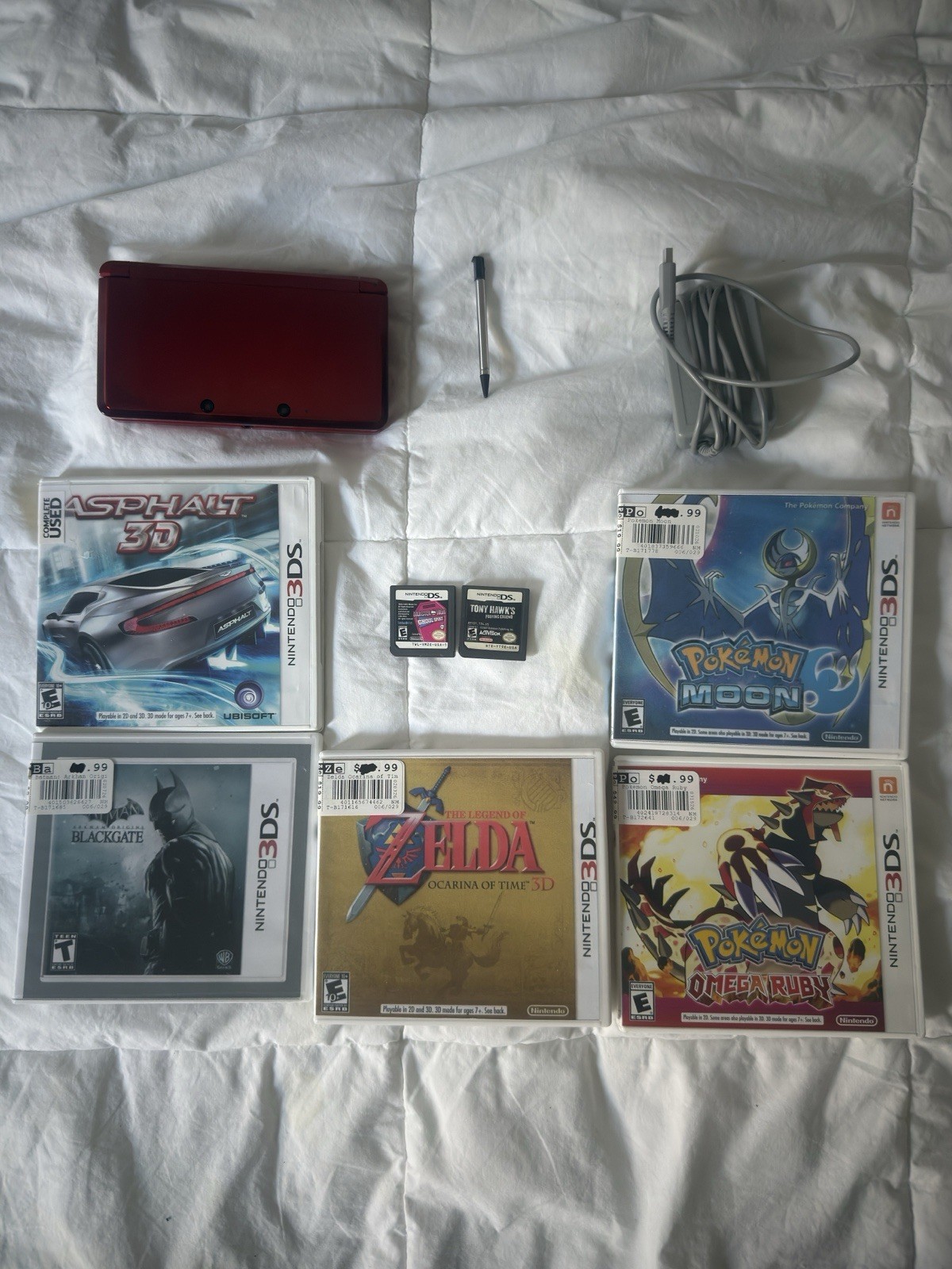Nintendo 3DS Flame Red (Charger/Stylus/7 Games Included)
