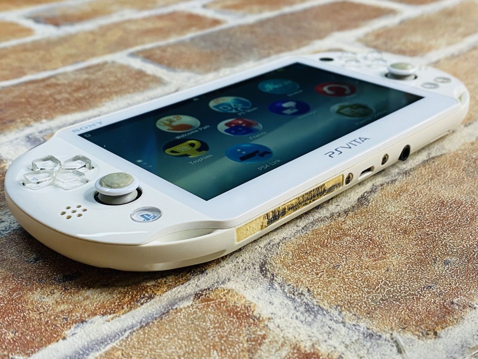 PS Vita PCH-2000 White ZA12 SONY PlayStation Japan Charger 16GB Pouch Tested DDP