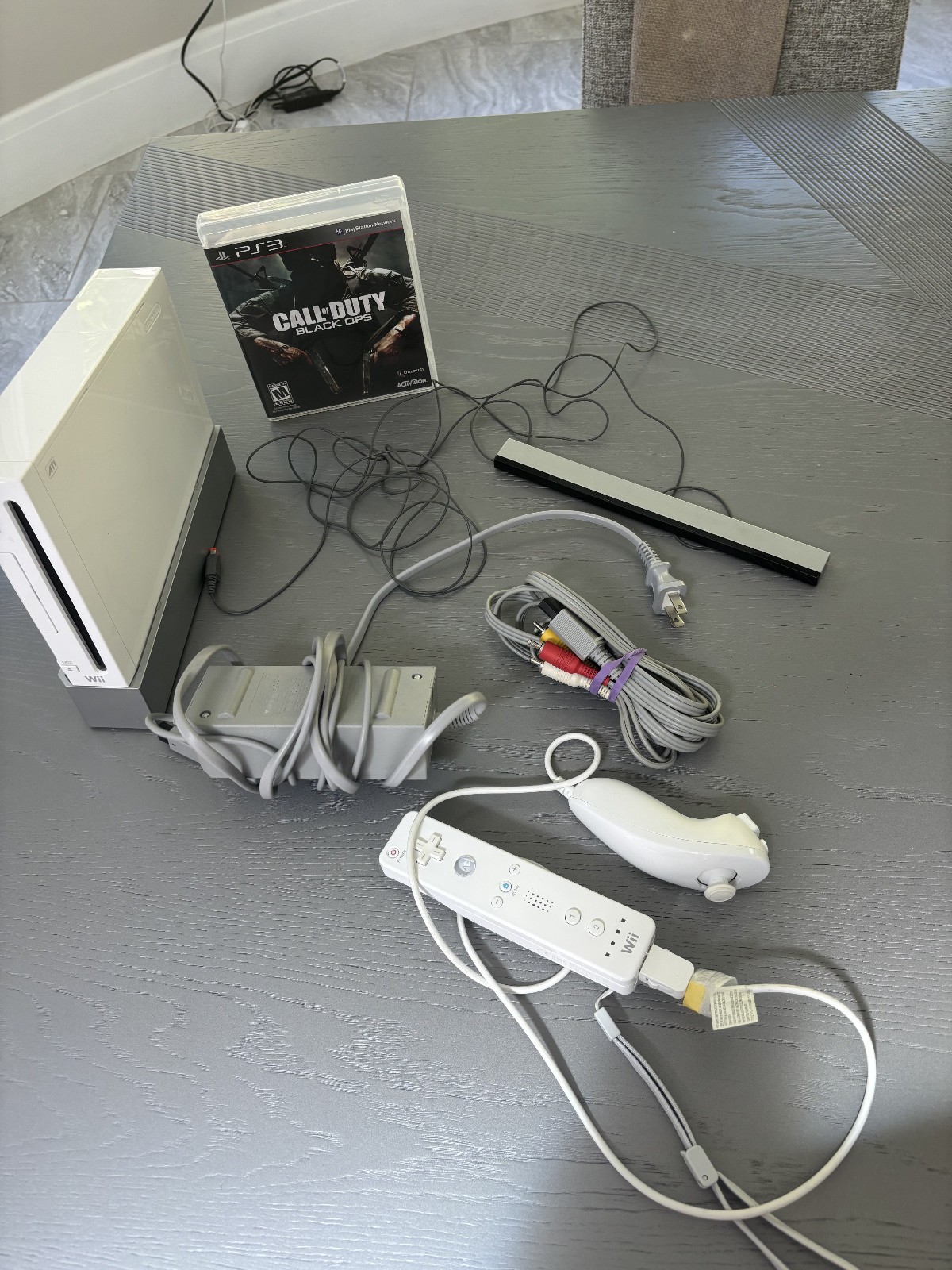 Nintendo Wii RVL-001 512 MB Home Console Bundle- White