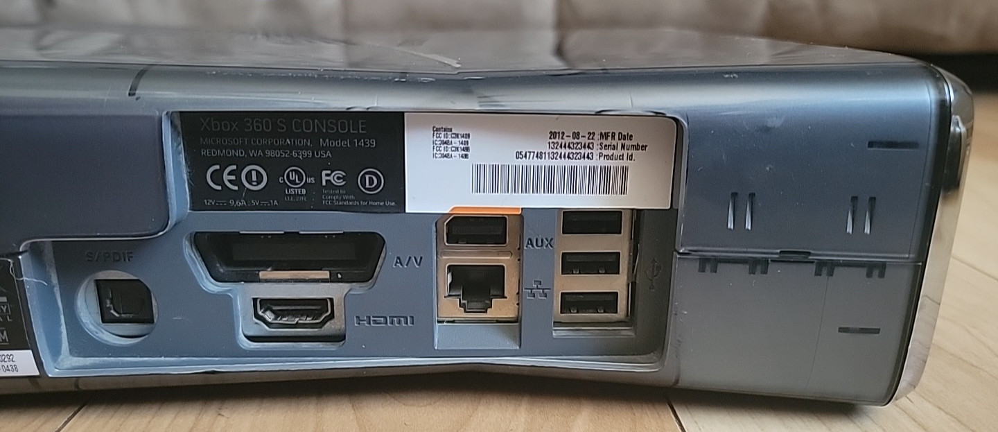 Halo 4 Edition Xbox 360 S Console 1439 320GB Controllers 1403 Charge TESTED READ