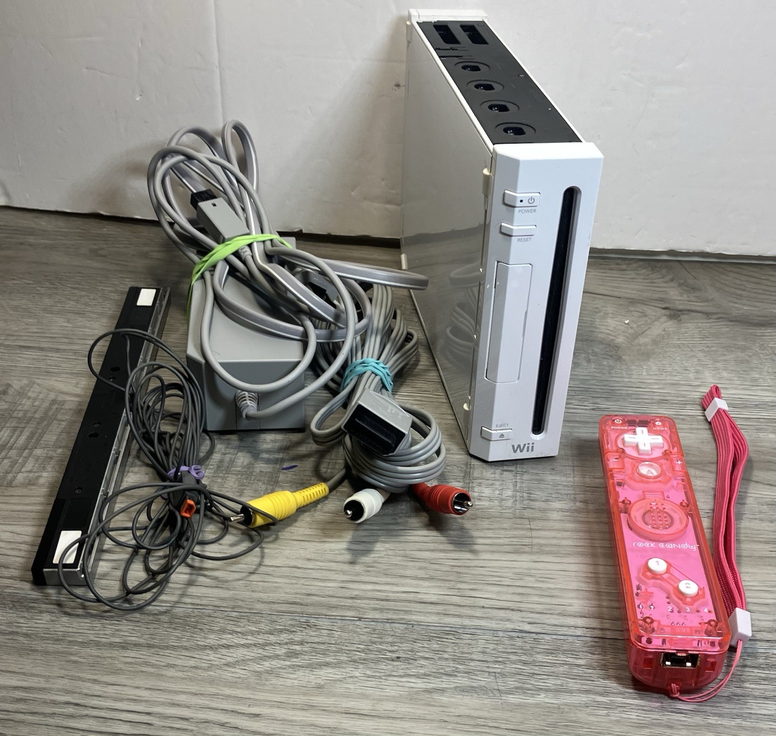 Nintendo Wii Console Bundle RVL-001 With Controller Tested