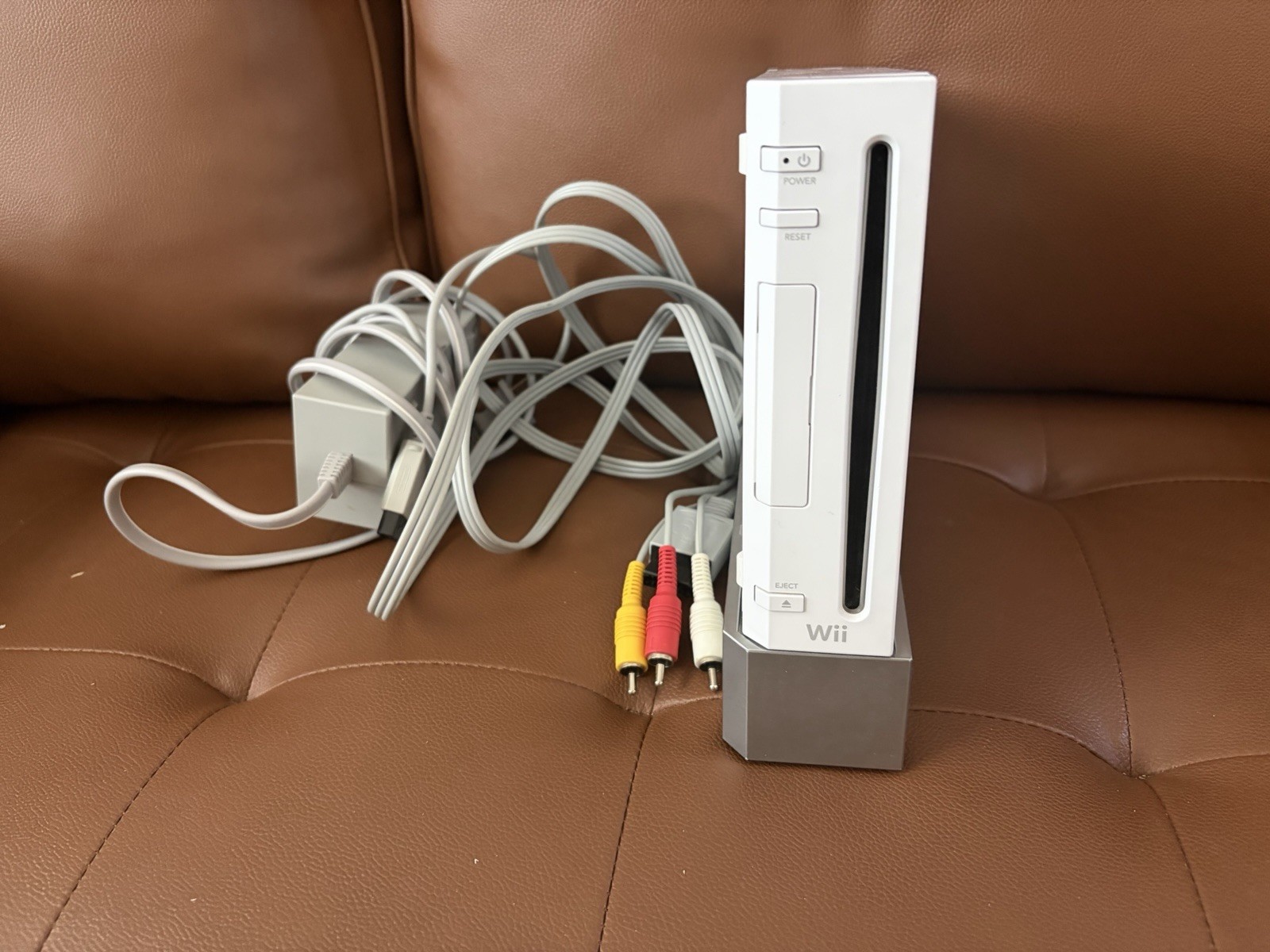 NINTENDO WII WHITE CONSOLE AND CABLES TESTED WORKS EXCELLENT CONDITION