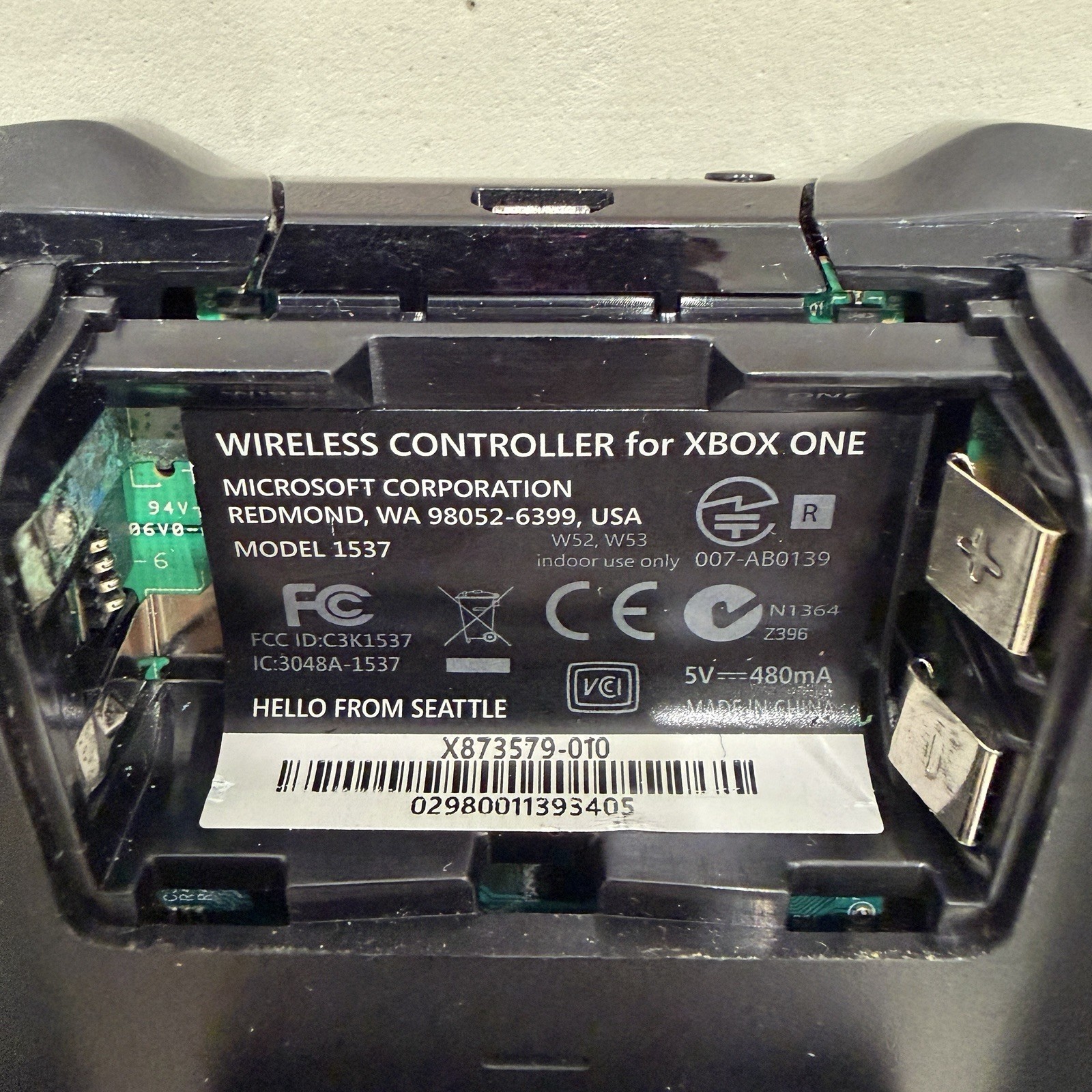 Microsoft Xbox One 500GB 1540 Bundle with 2 Controllers & 12 Games – Working