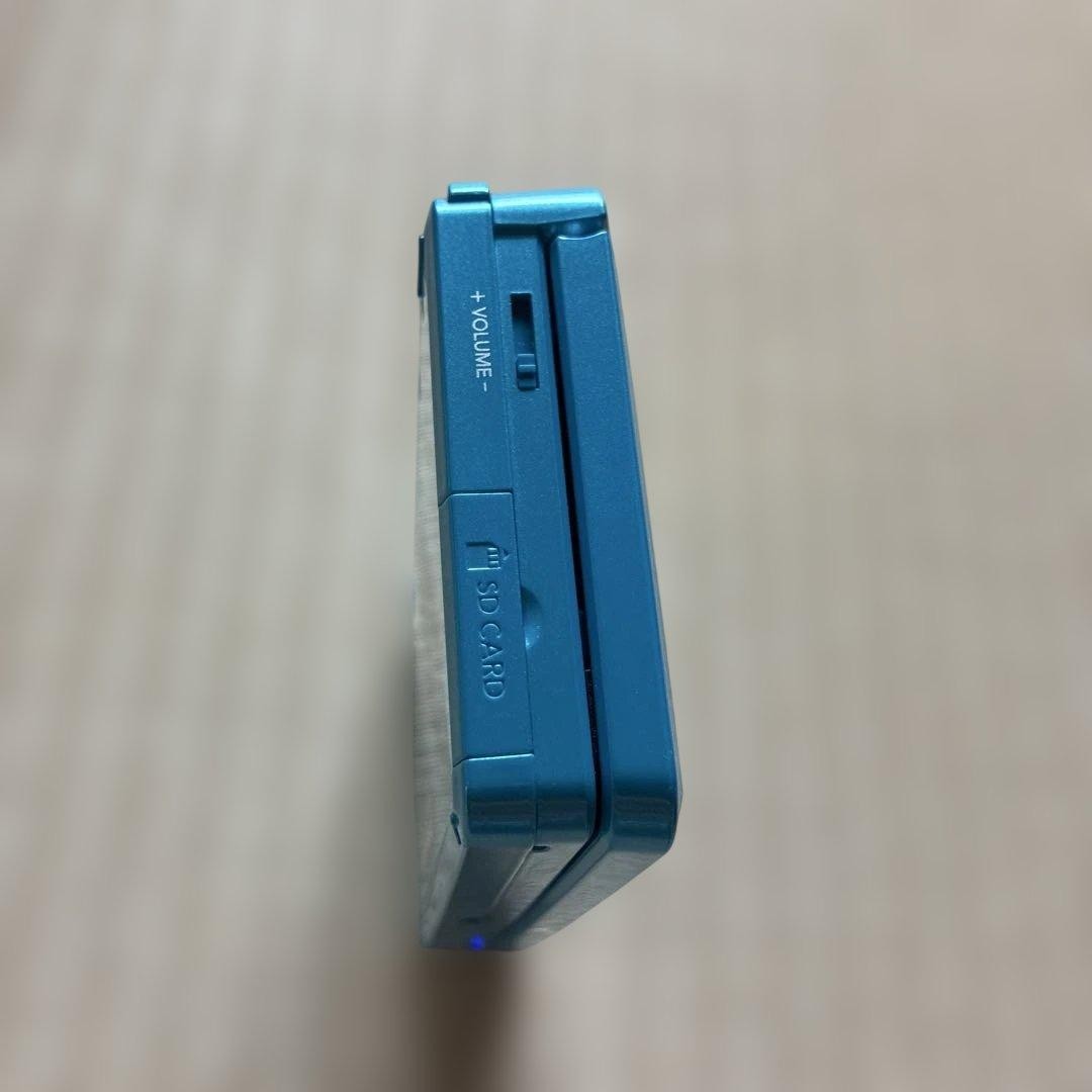 Excellent condition Nintendo 3DS Light Blue console with charging cable