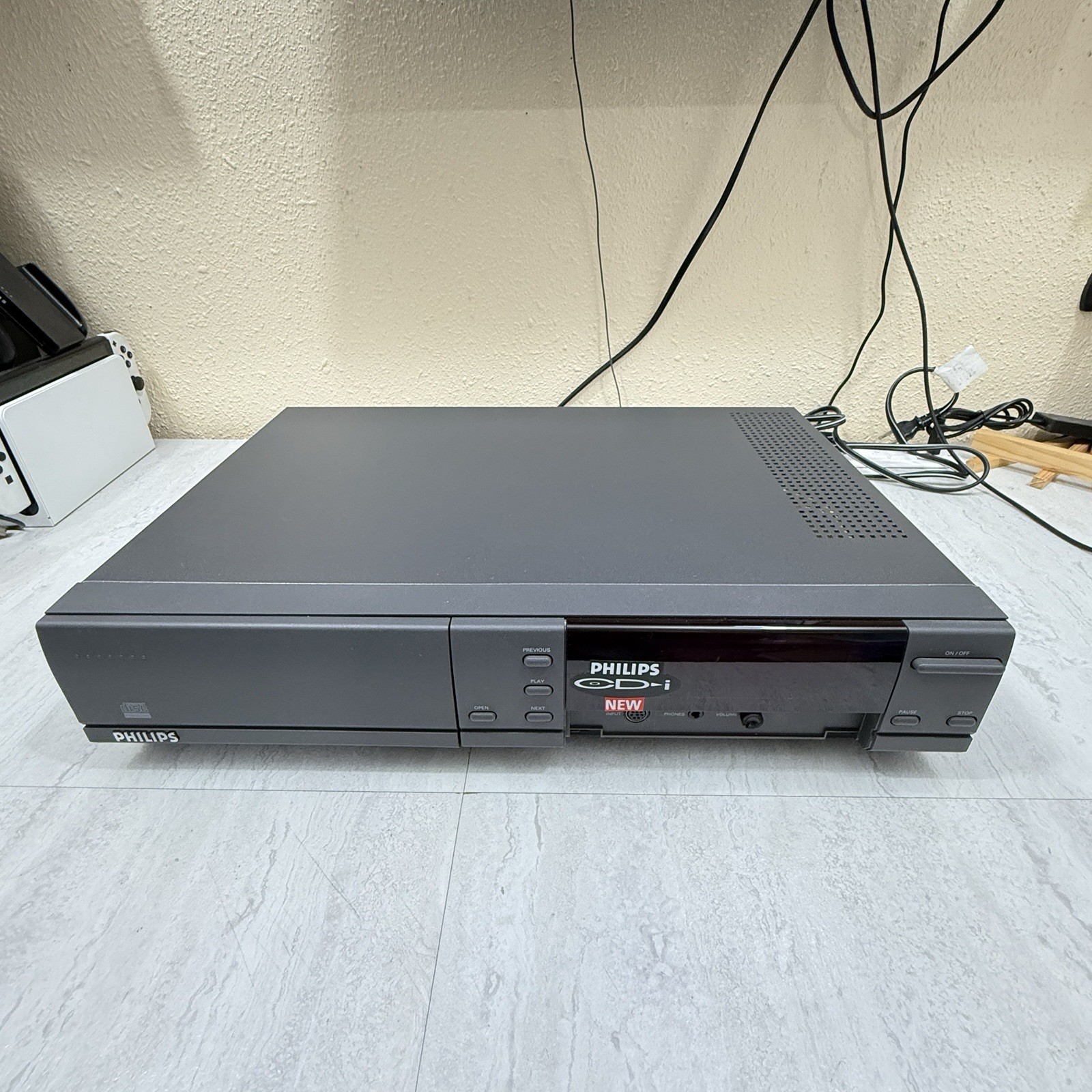 1991 PHILIPS CD-i CONSOLE CDI 220 BK02 – Tested, Needs Laser or Disc Drive Motor