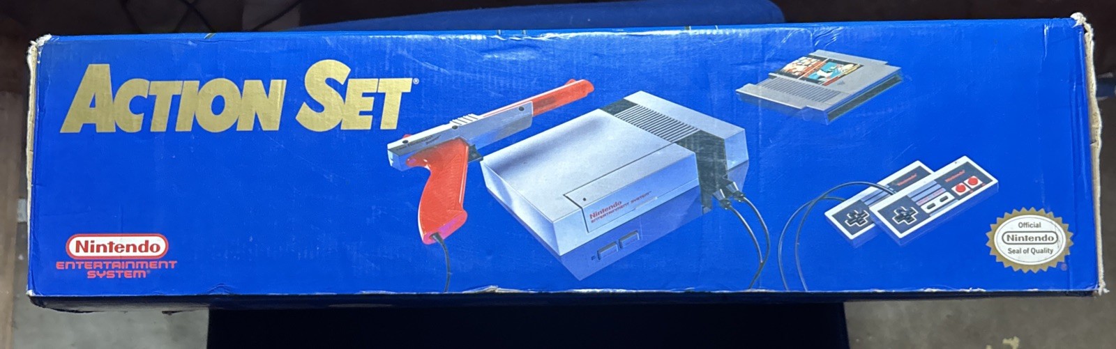 Nintendo Entertainment System NES Action Set CIB Box With Zapper And Game