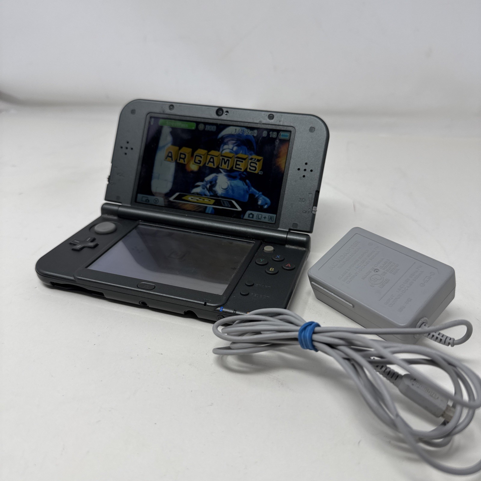 Nintendo New 3DS XL 4Gb SD card + Charger Silver Gray Black – Tested