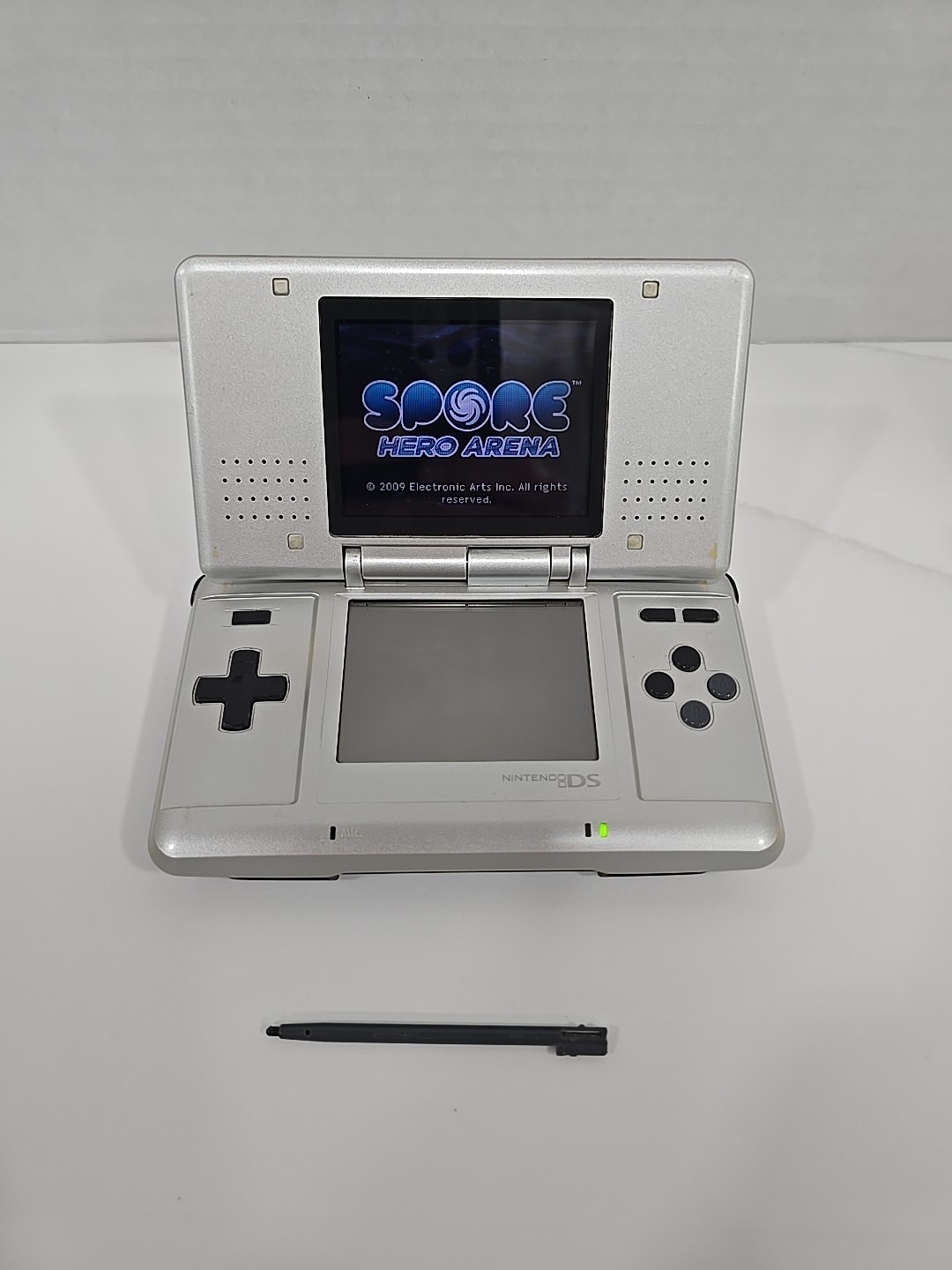 Nintendo DS «Fat» Silver Console w/ Stylus, Charger + Pokemon Platinum & Games