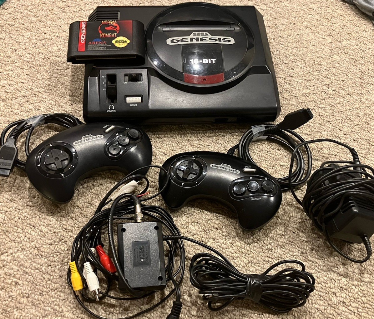 Sega Gensis Console 1 Two Controllers & Mortal Kombat Game Tested & Working