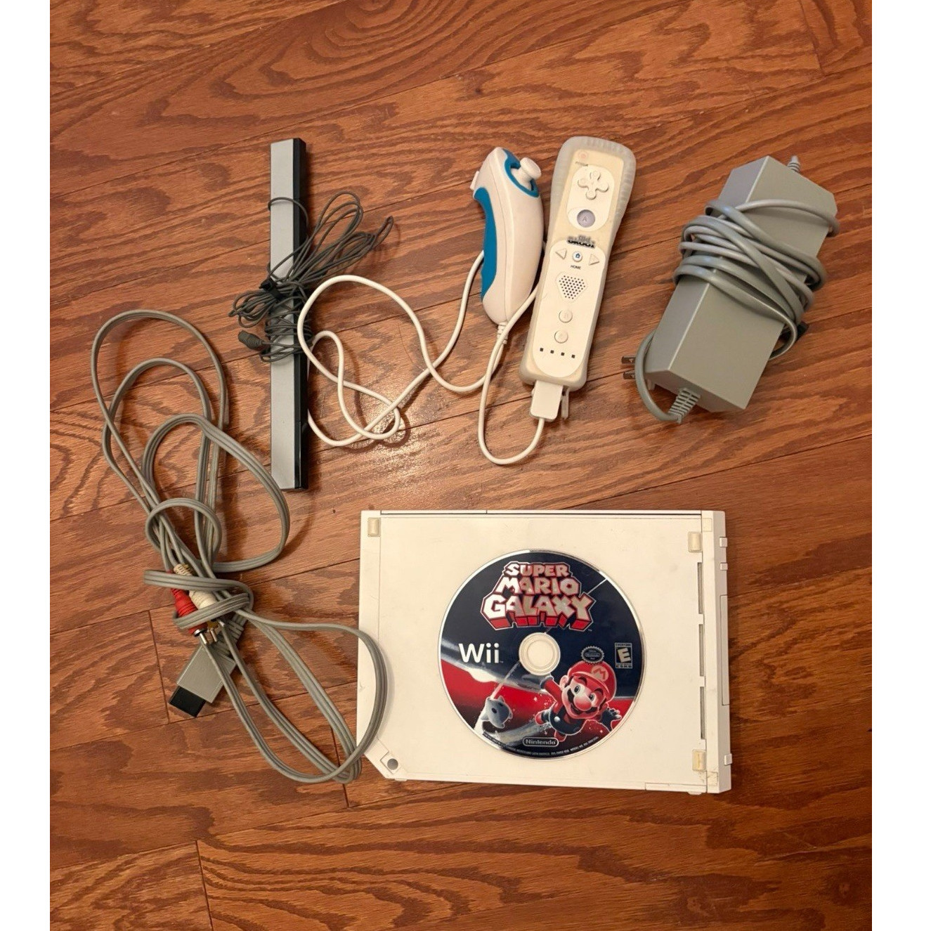 Nintendo Wii White Console Motion Control Component RCA Comes With Wii Sports