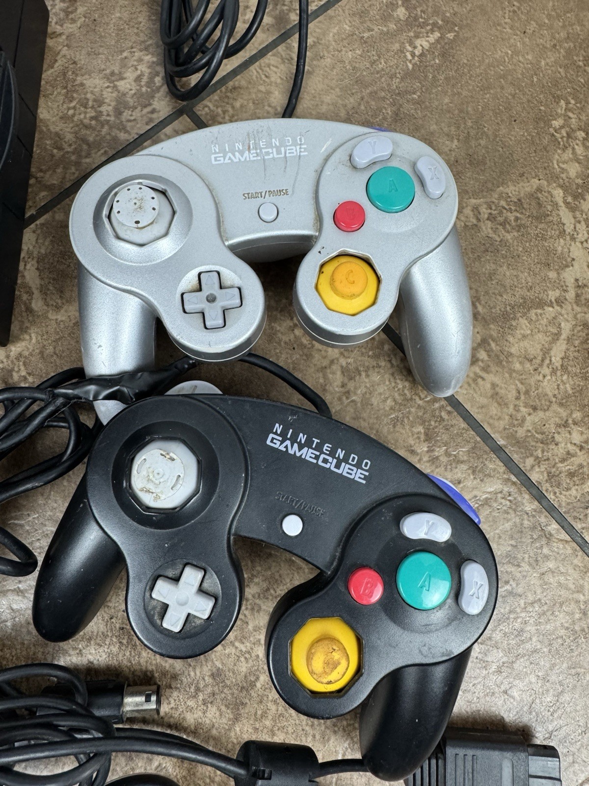 Nintendo Gamecube 4 OEM Controllers, 2 Games, 2 Memory Cards , & 2 Microphone