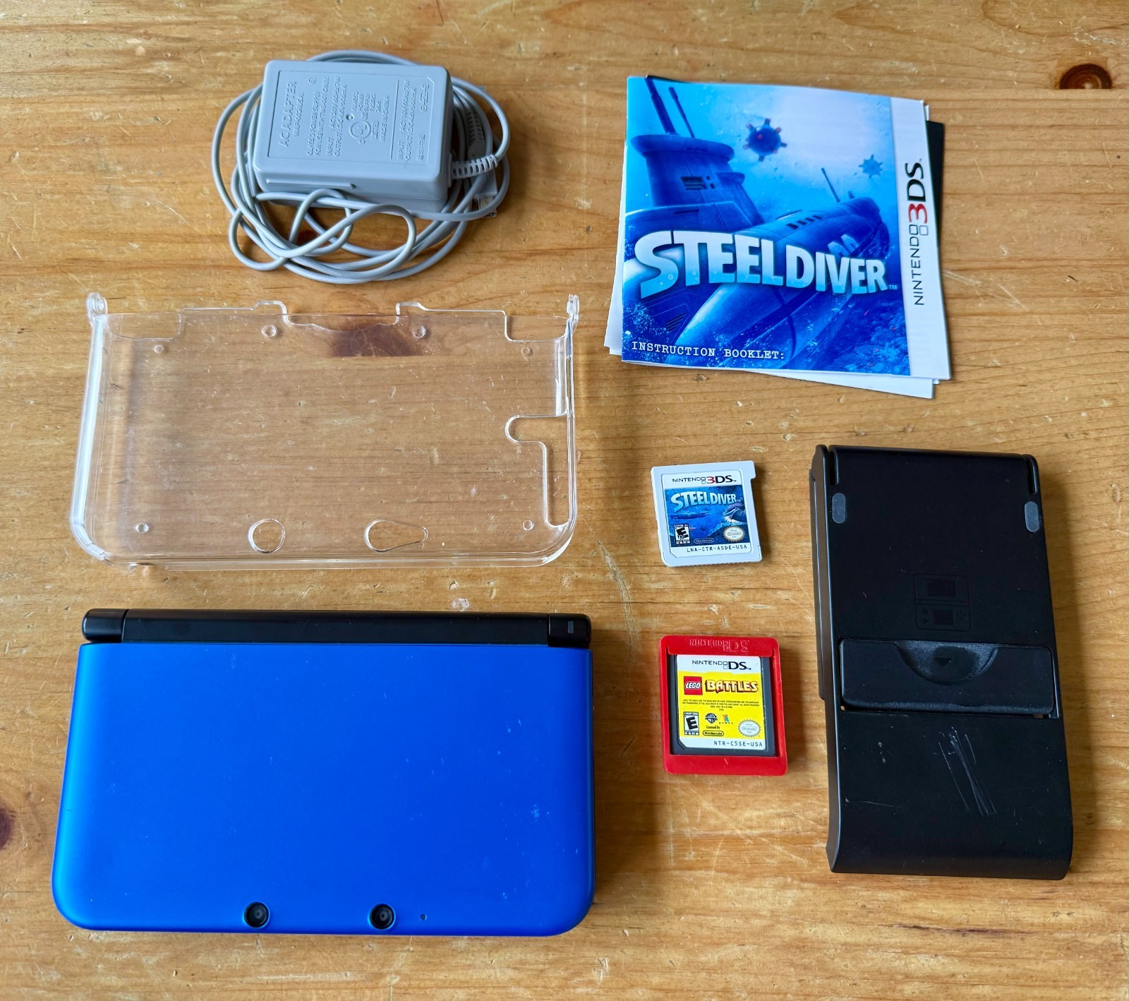 Nintendo 3DS XL Blue/Black – Tested w/ Case, Charger, 4 Games, Stand
