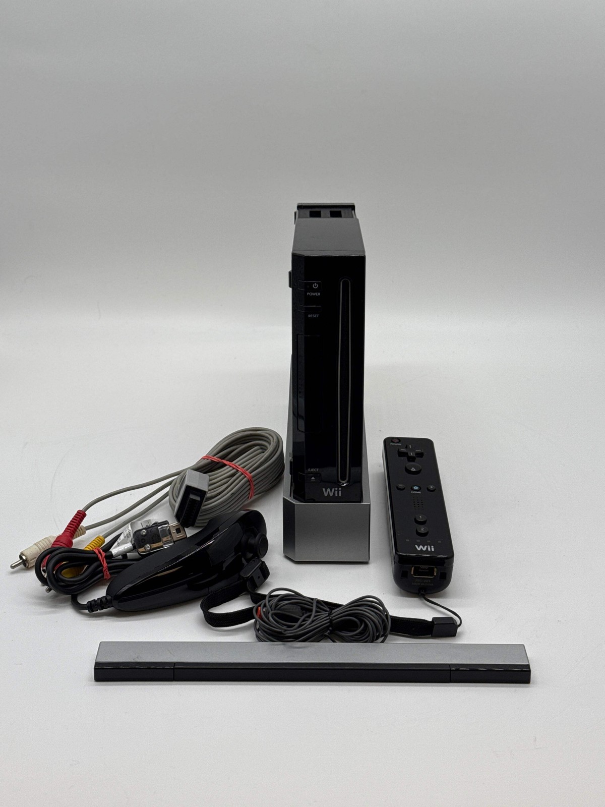 Nintendo Wii RVL-001 Black w/ Controller & Accessories – Untested