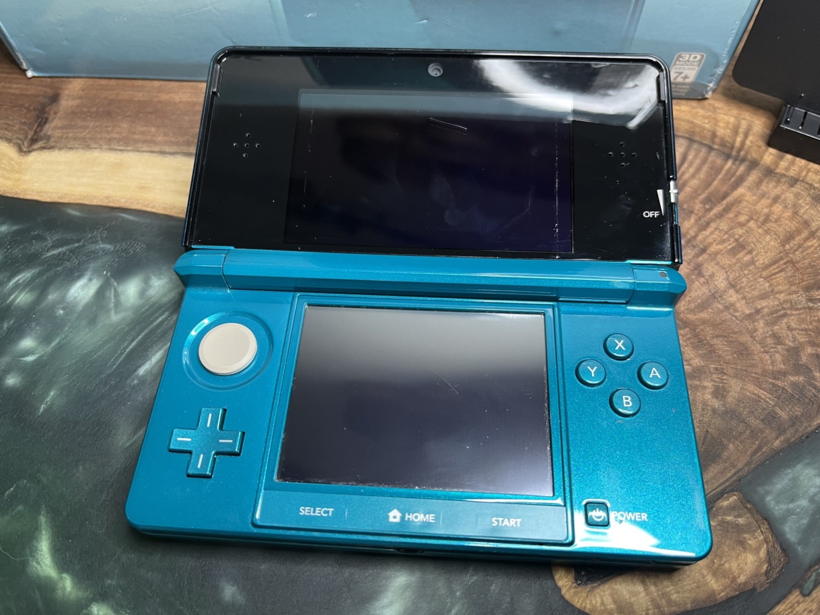 Nintendo 3DS 2GB OG box, Tested and fully functional.
