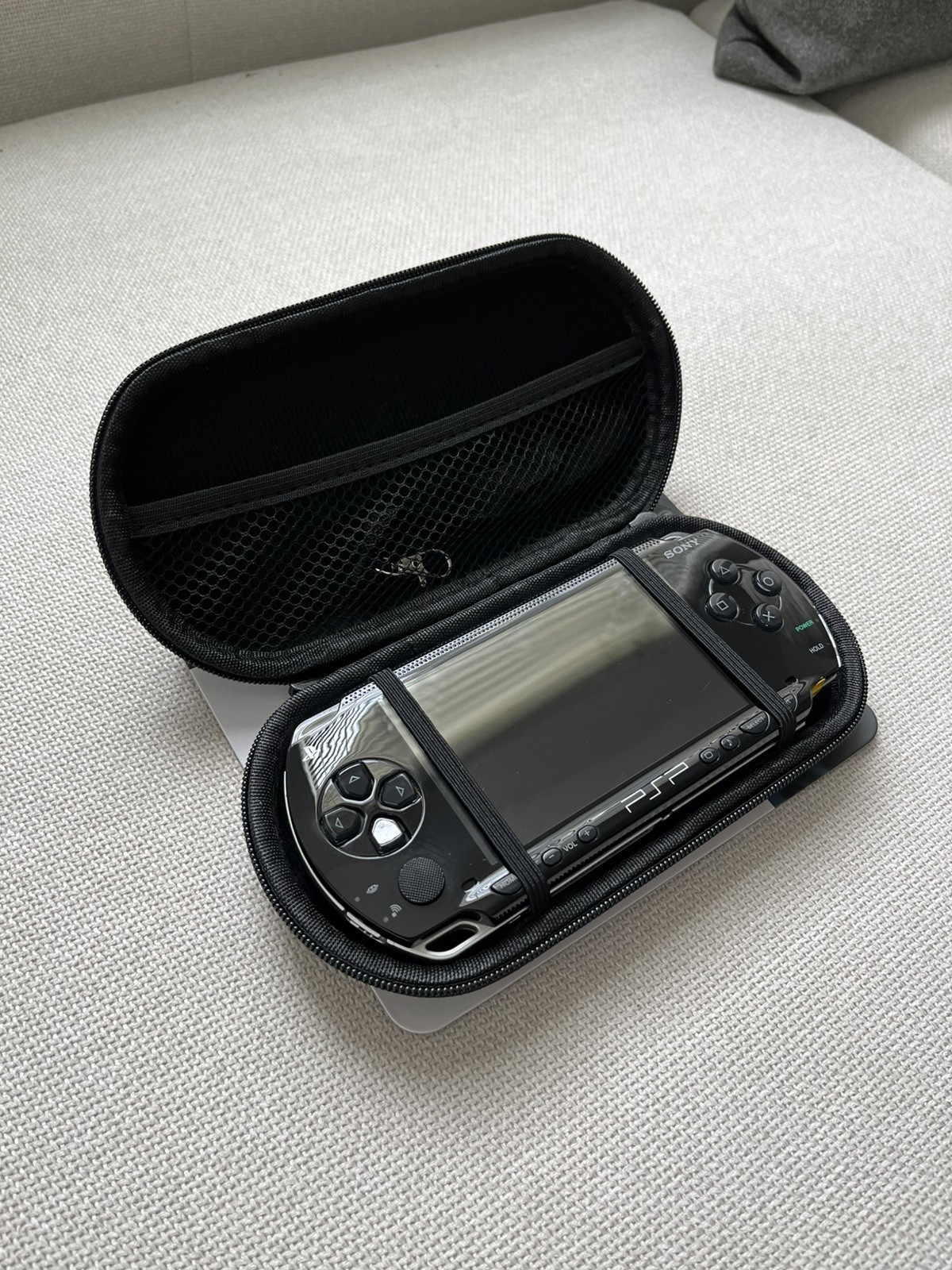 Sony PSP-1000 | CFW | Charger, Case, 64gb MicroSD, 50 games included (Tested)