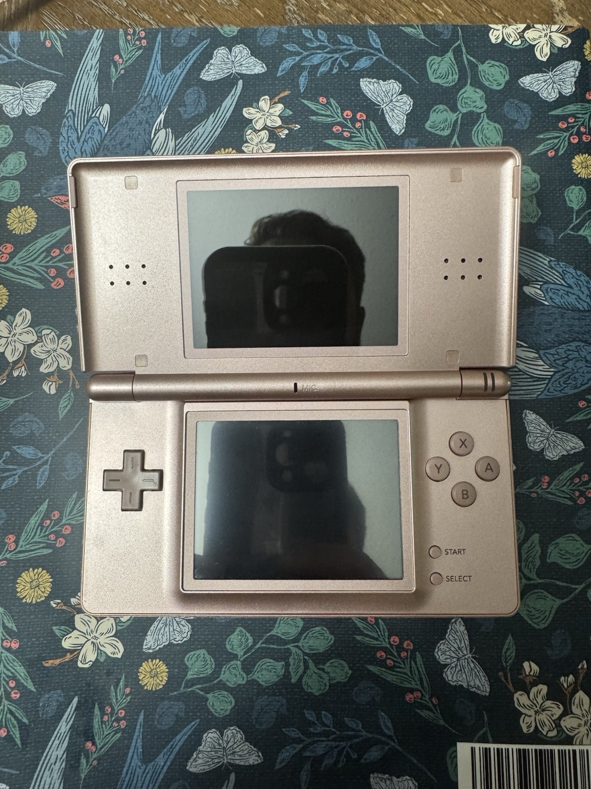 Nintendo DS Lite – Metallic Rose Nintendogs Special Edition