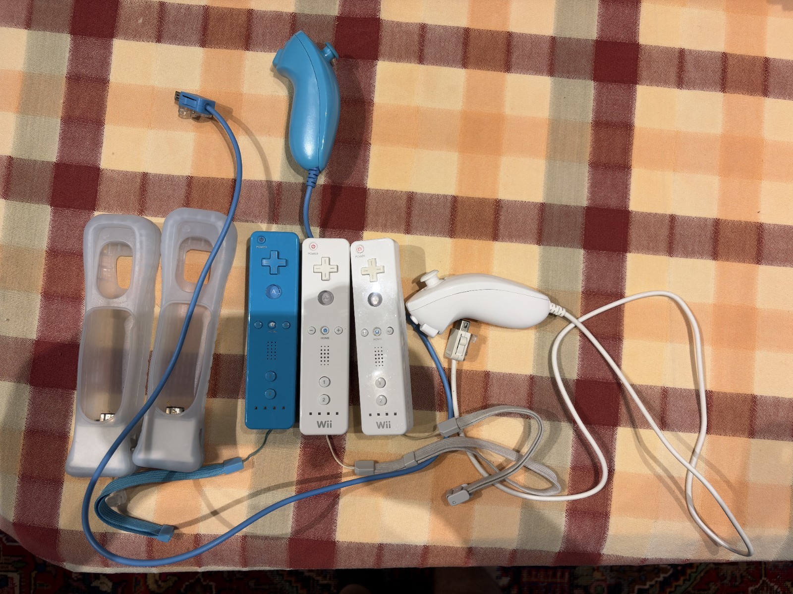 Nintendo Wii with assortment of games bundle – Original Packaging included