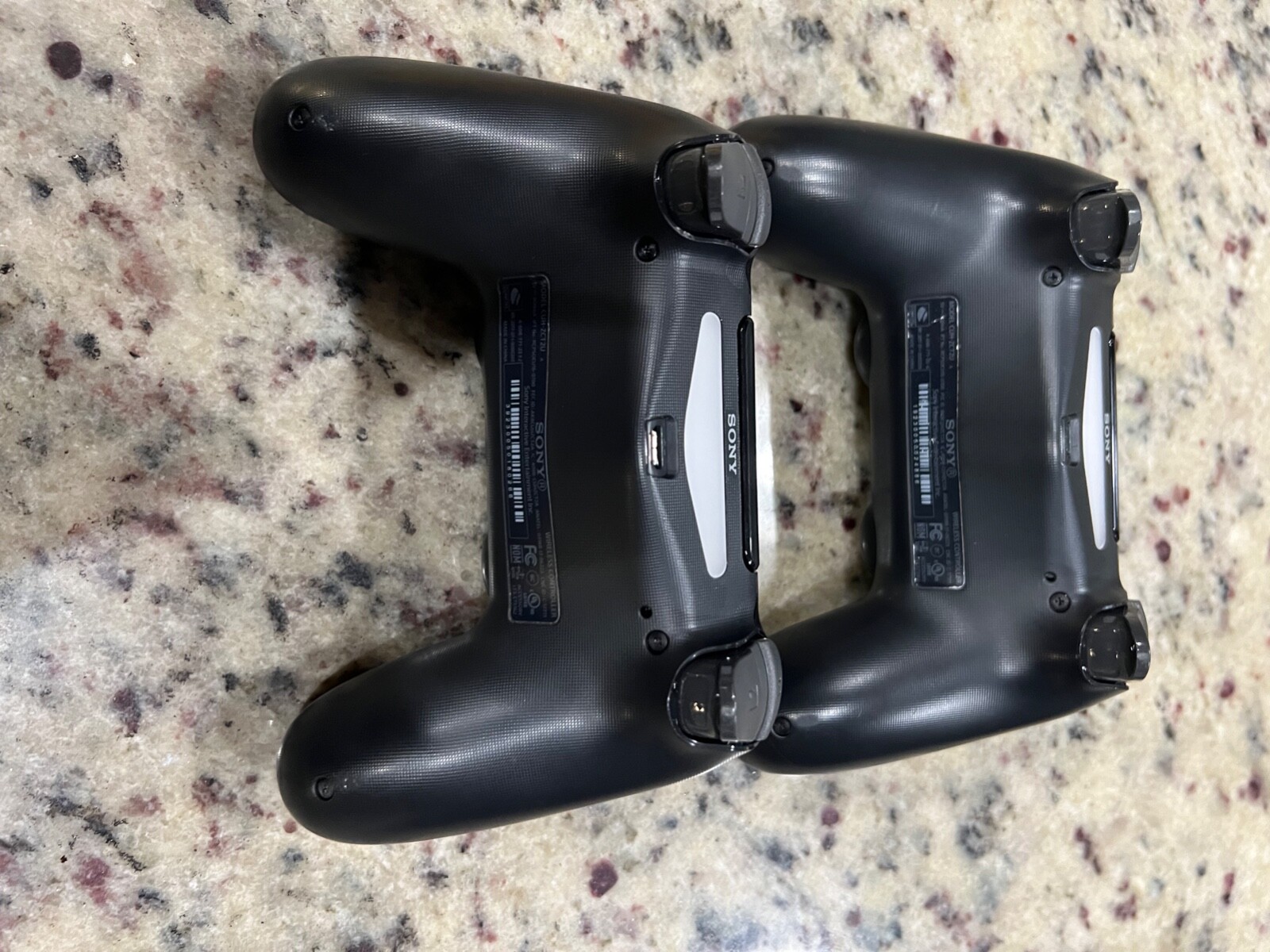 PS4 PRO 1TB + 2 ps4 standard controllers(power and HDMI cables included)