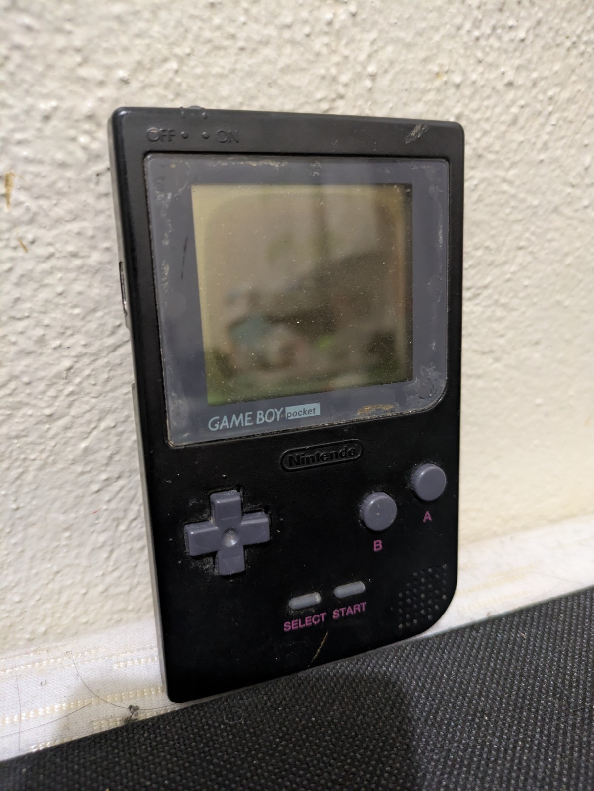 Nintendo Game Boy Color and Pocket lot (GB Color still turns on others untested)