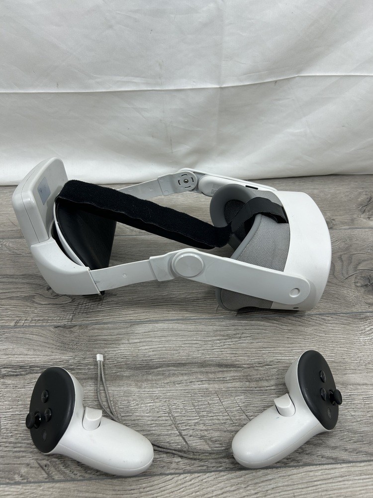 Meta Quest 3S with extra battery headband