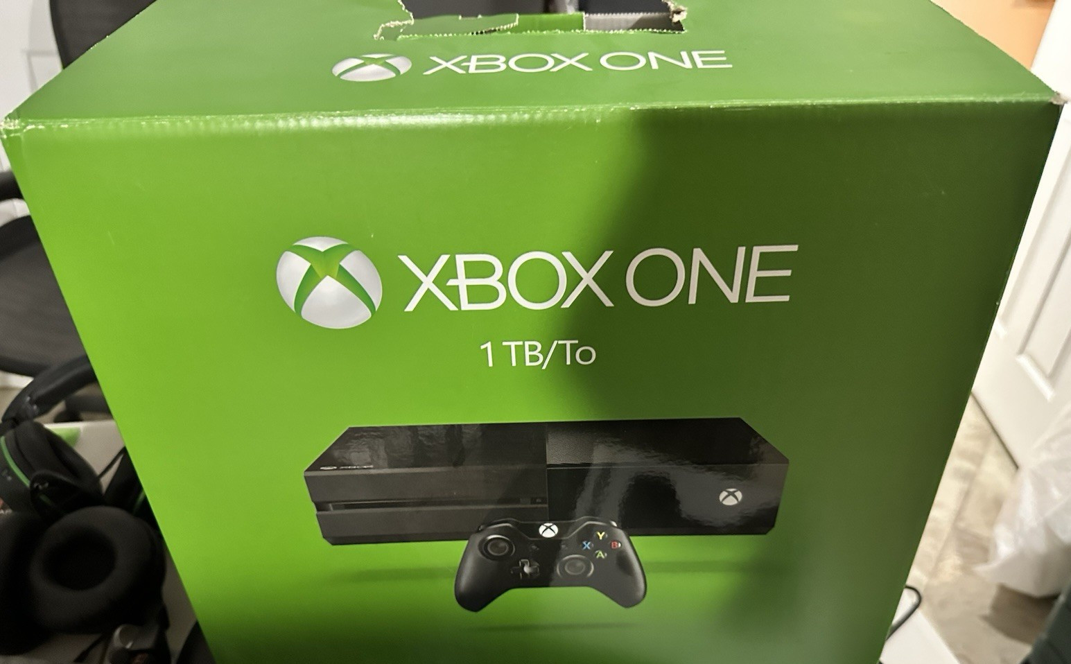 Microsoft Xbox One in box 1TB expansion 7games 2 headsets 3 controllers plus