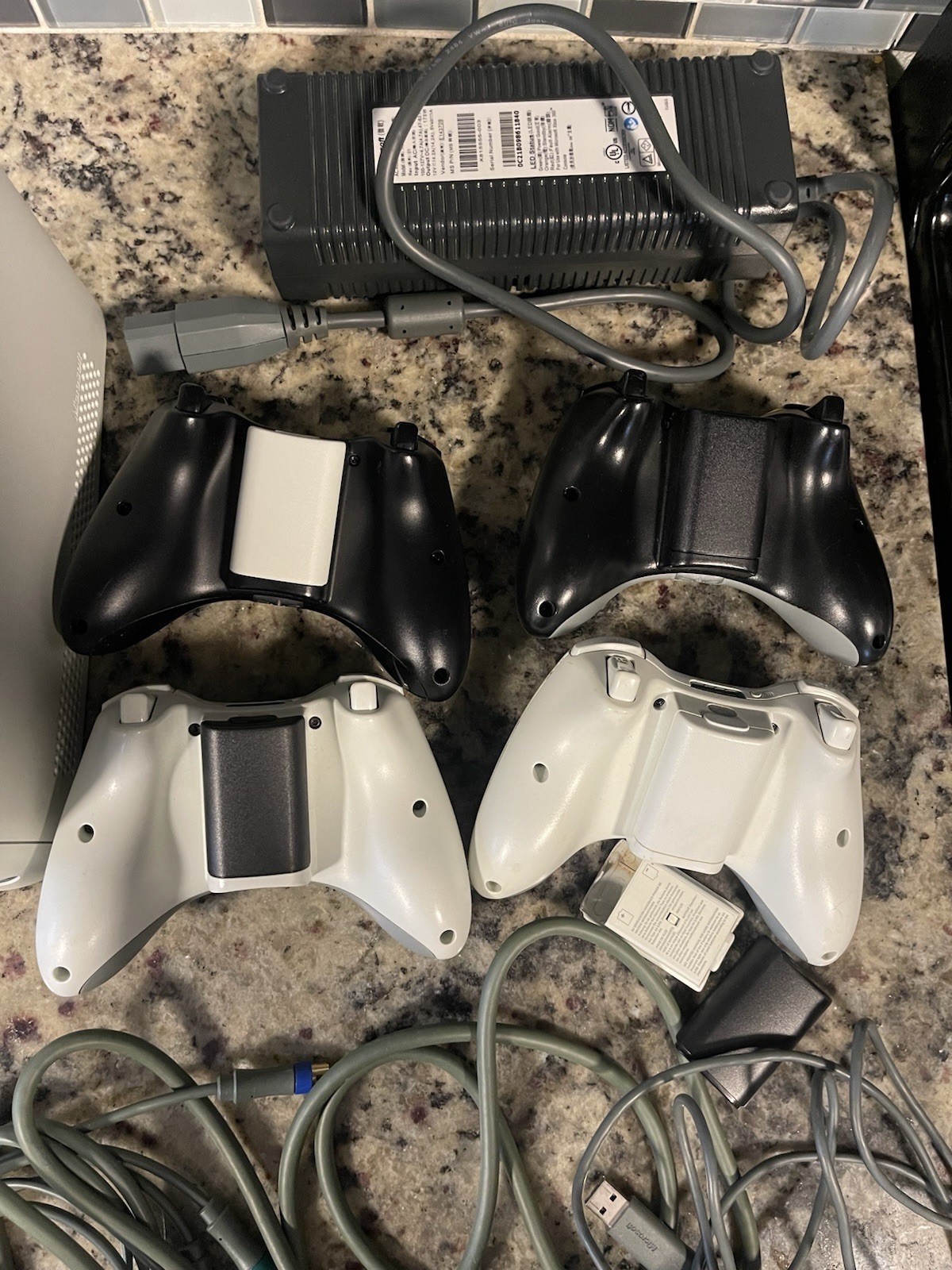 Microsoft Xbox 360 Pro System Value Bundle 60GB WORKNG NO GAMES
