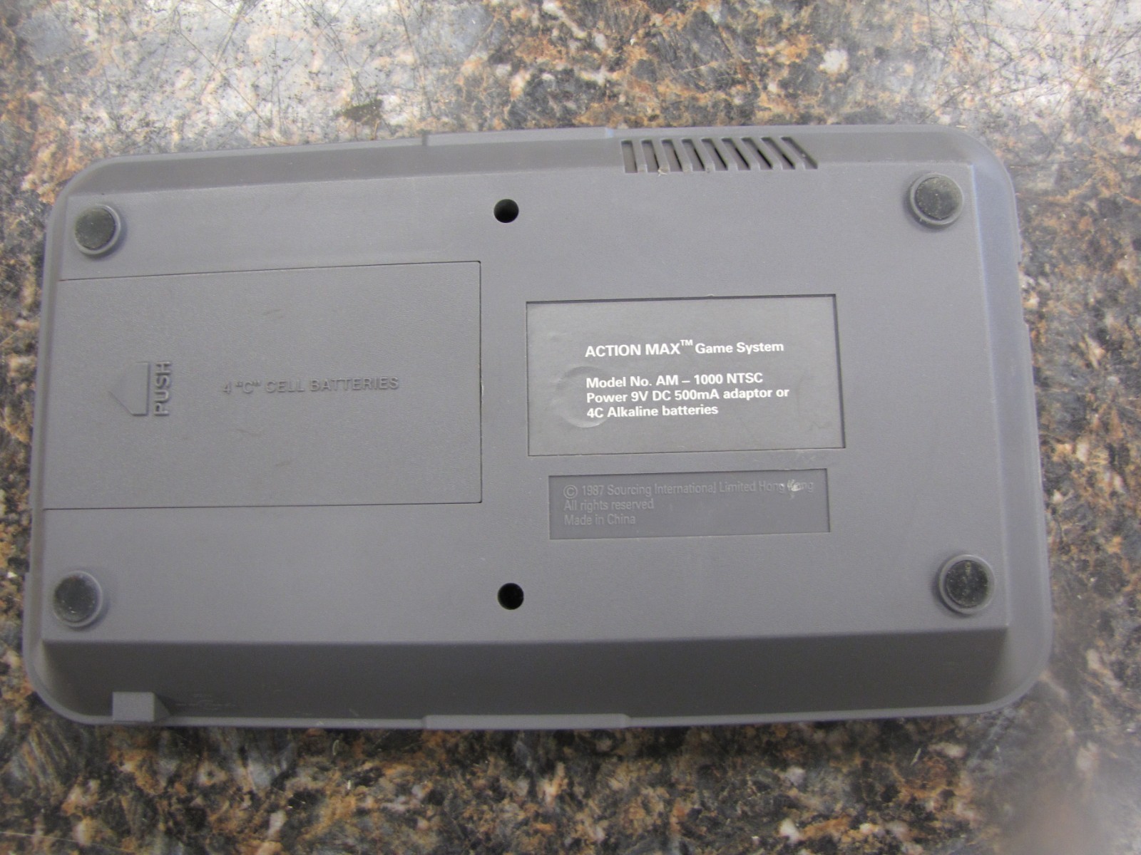 1987 Action Max Video Game System Console Model No. AM-1000 -Powers On- NB35