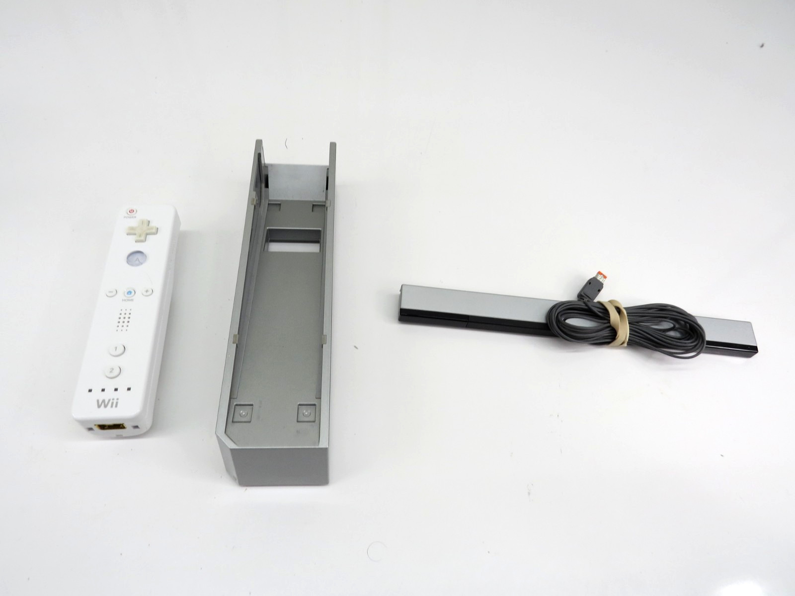 Nintendo Wii Game Console RVL-001 USA White W/Controller, Power, HDMI Adapter