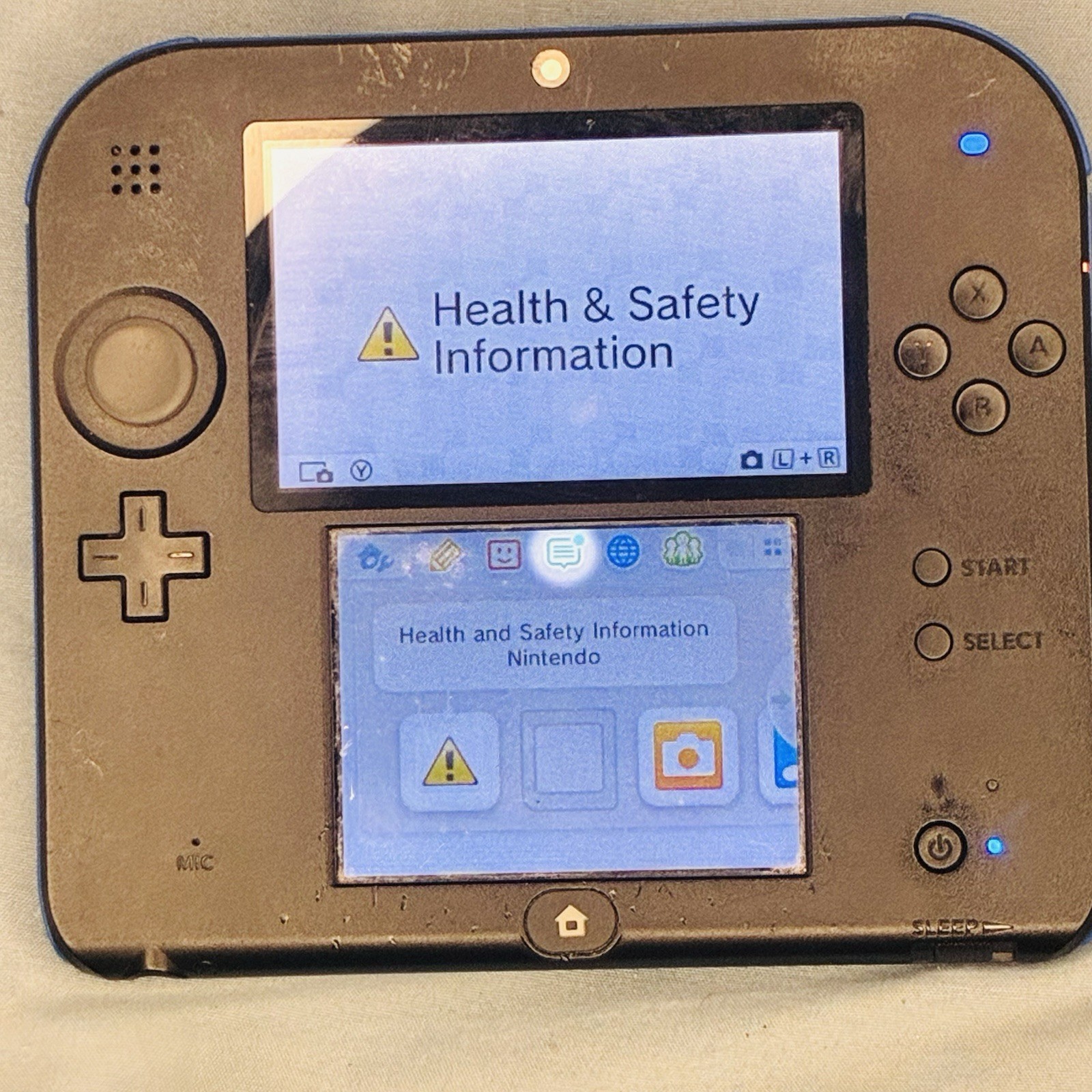 Nintendo 2DS Handheld Console FTR-001 Black/Blue With Game / Replacement Stylus