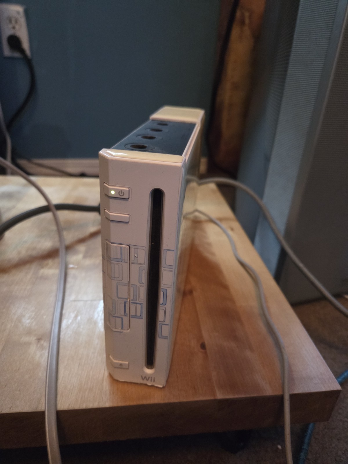 Nintendo Wii 4 Remotes All Cables
