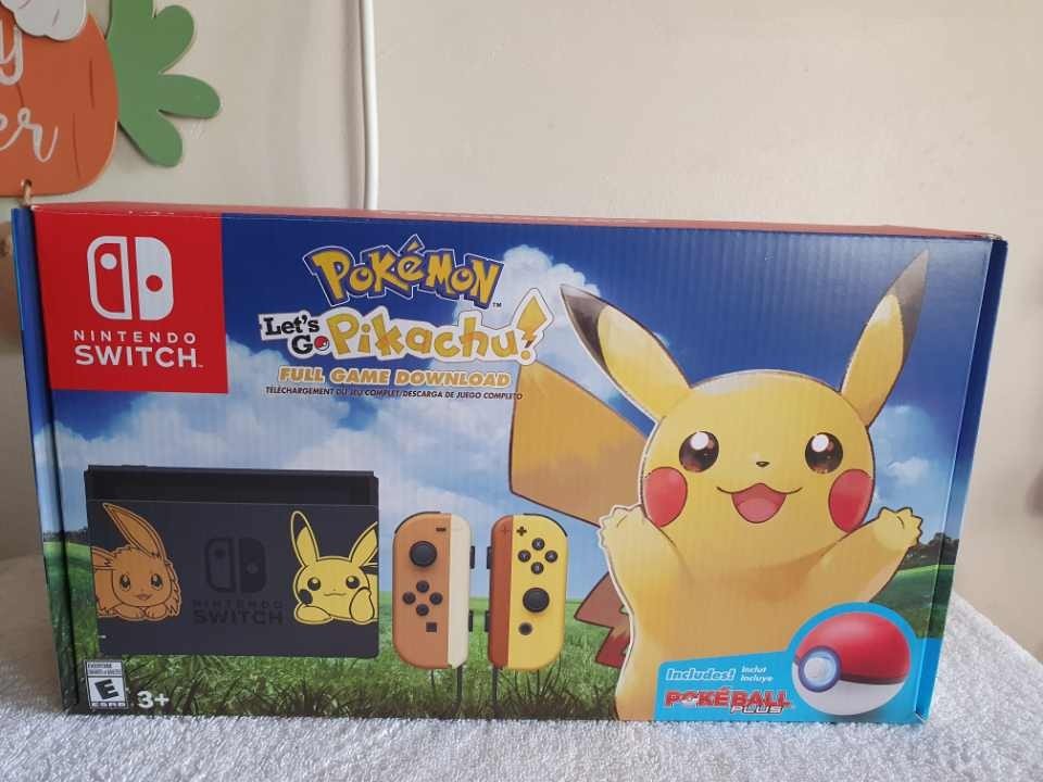Nintendo Switch Pokemon Console Let’s Go Pikachu! + Poke Ball Plus Edition
