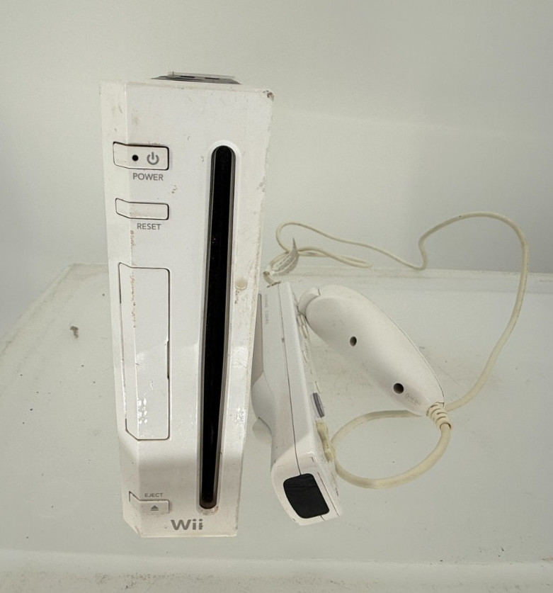 Nintendo Wii RVL-001 White Console Bundle Wii Remote Nunchuk MotionPlus NO CORDS